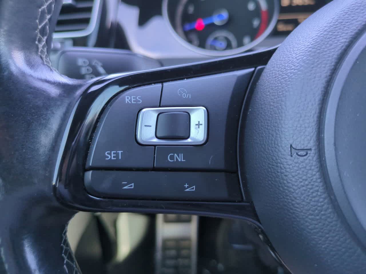 Thumbnail: 2016 Volkswagen Golf - 24