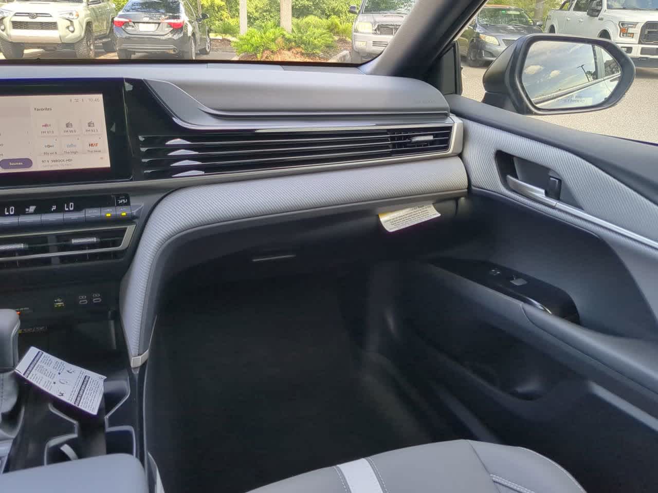 2025 Toyota Camry SE 16