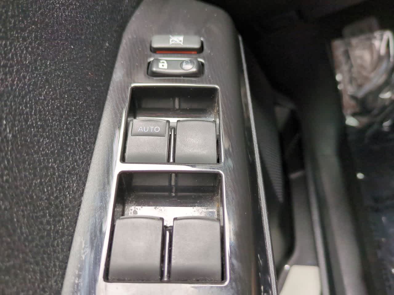 Thumbnail: 2017 Toyota RAV4 - 23