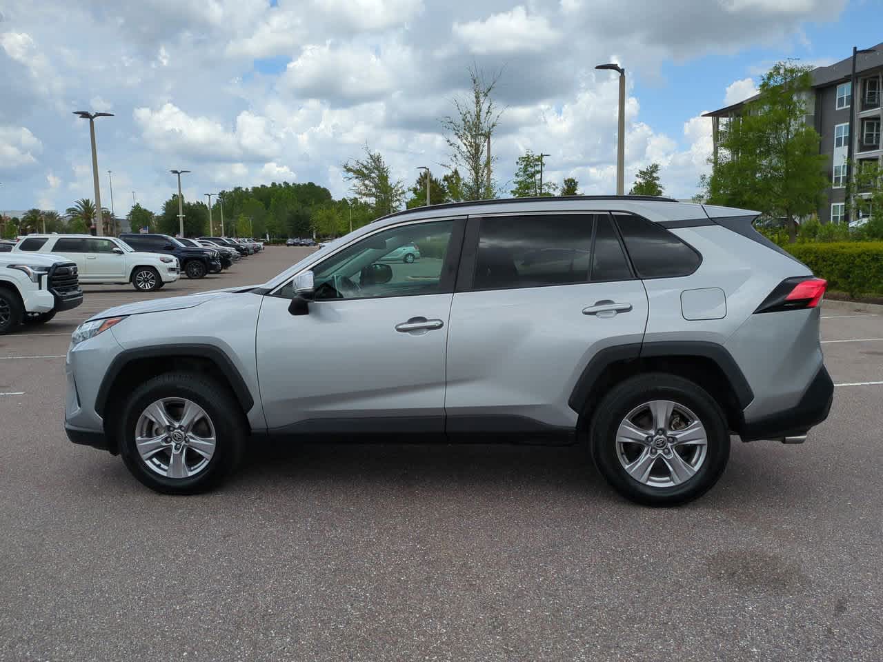 2023 Toyota RAV4 XLE 3