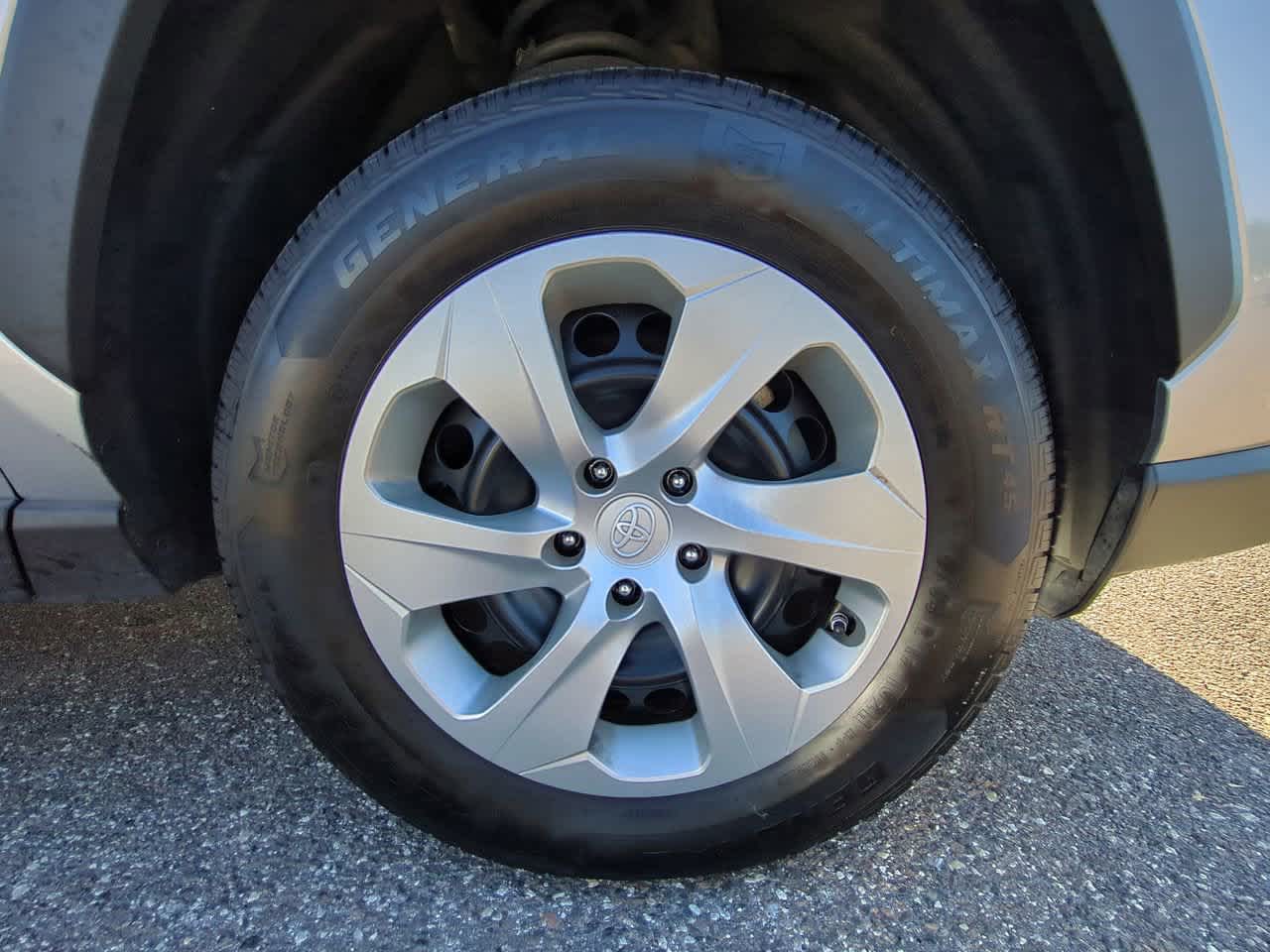 Thumbnail: 2022 Toyota RAV4 - 11