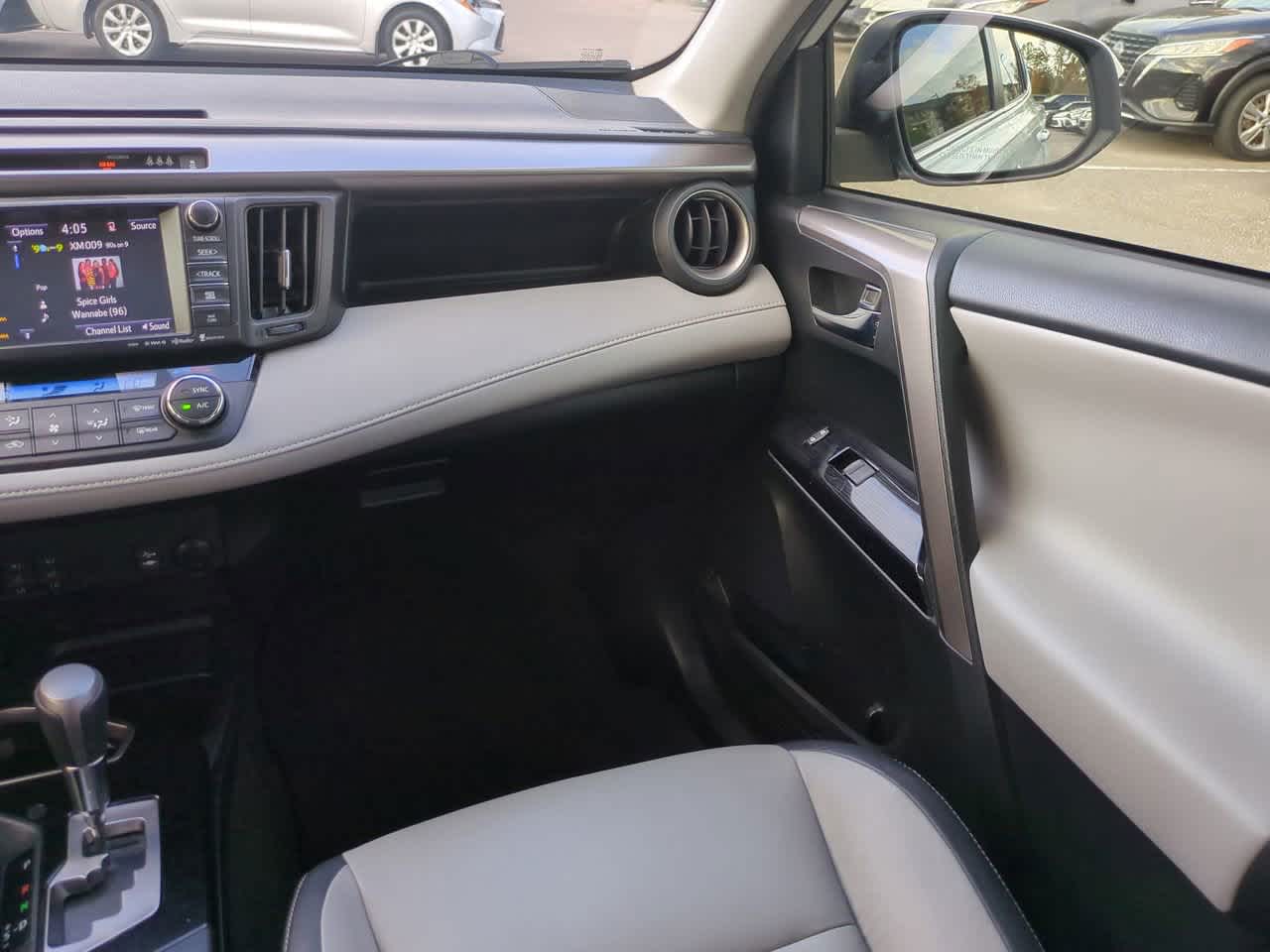 Thumbnail: 2018 Toyota RAV4 - 17