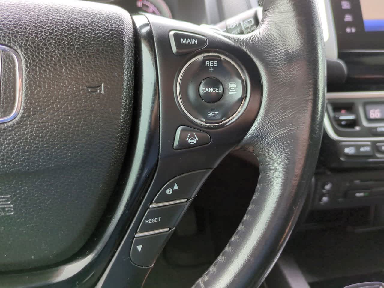 Thumbnail: 2017 Honda Pilot - 27