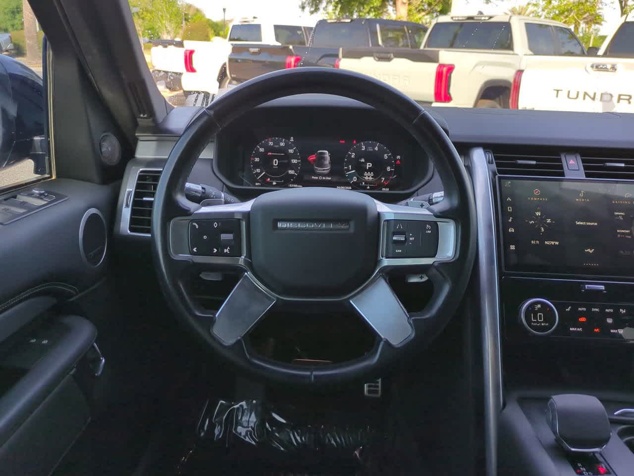 Thumbnail: 2021 Land Rover Discovery - 15