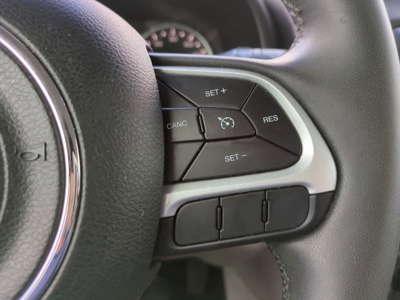 Thumbnail: 2018 Jeep Renegade - 22