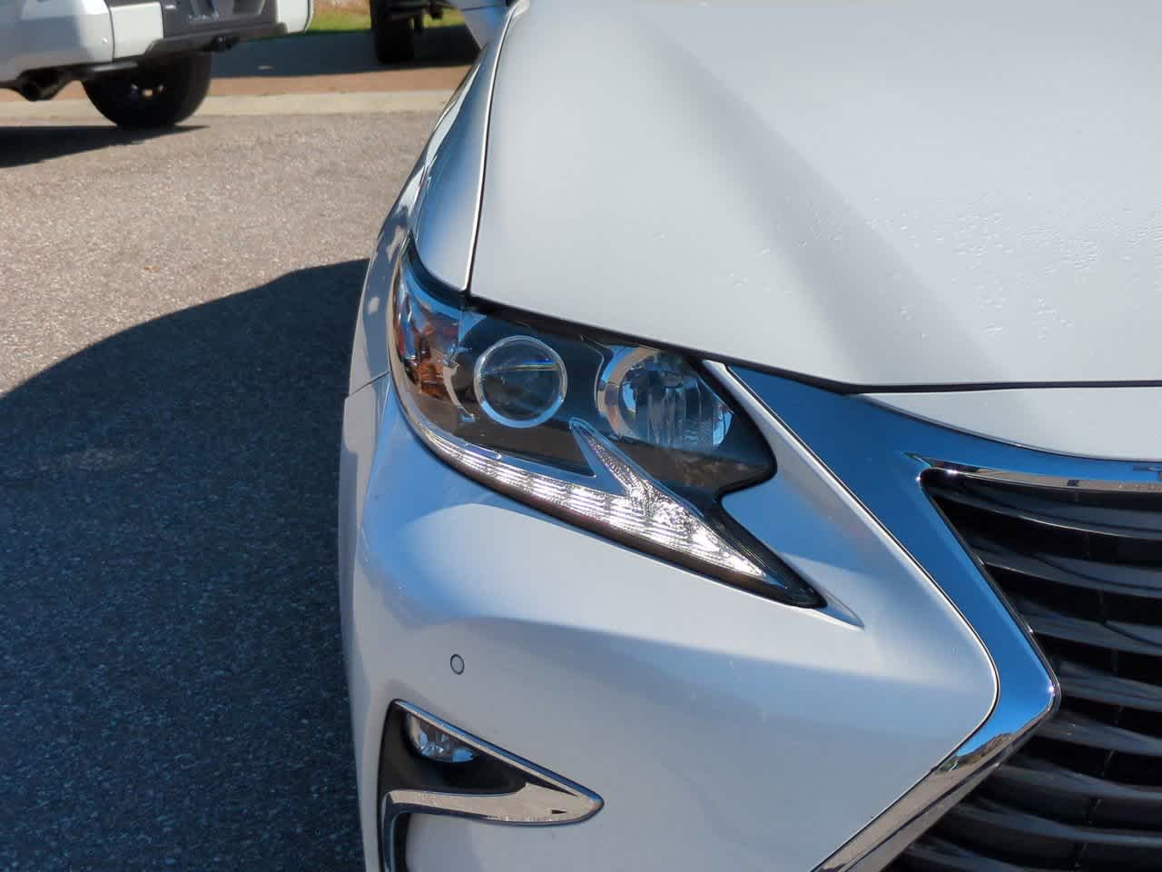 Thumbnail: 2018 Lexus ES - 10