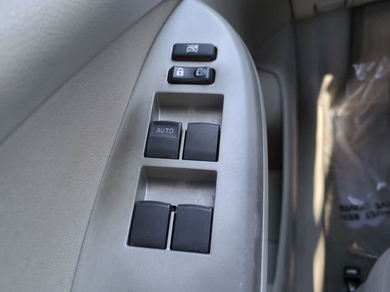 Thumbnail: 2010 Toyota Corolla - 20