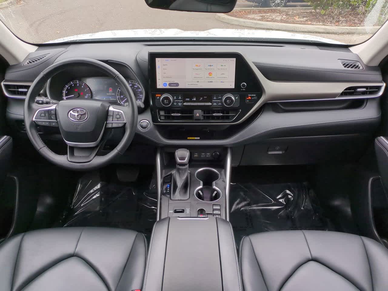 Thumbnail: 2023 Toyota Highlander - 15