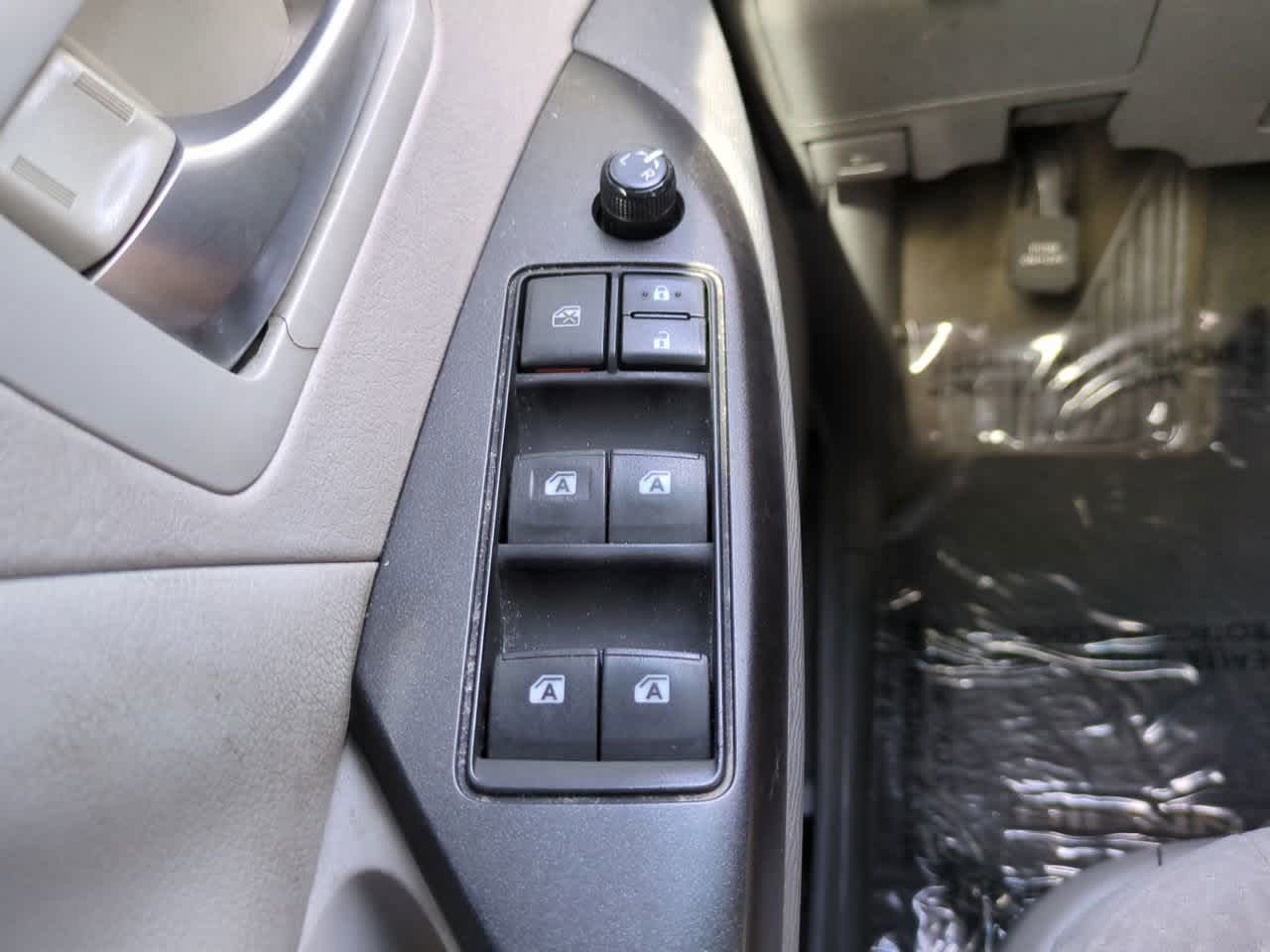 Thumbnail: 2015 Toyota Sienna - 20