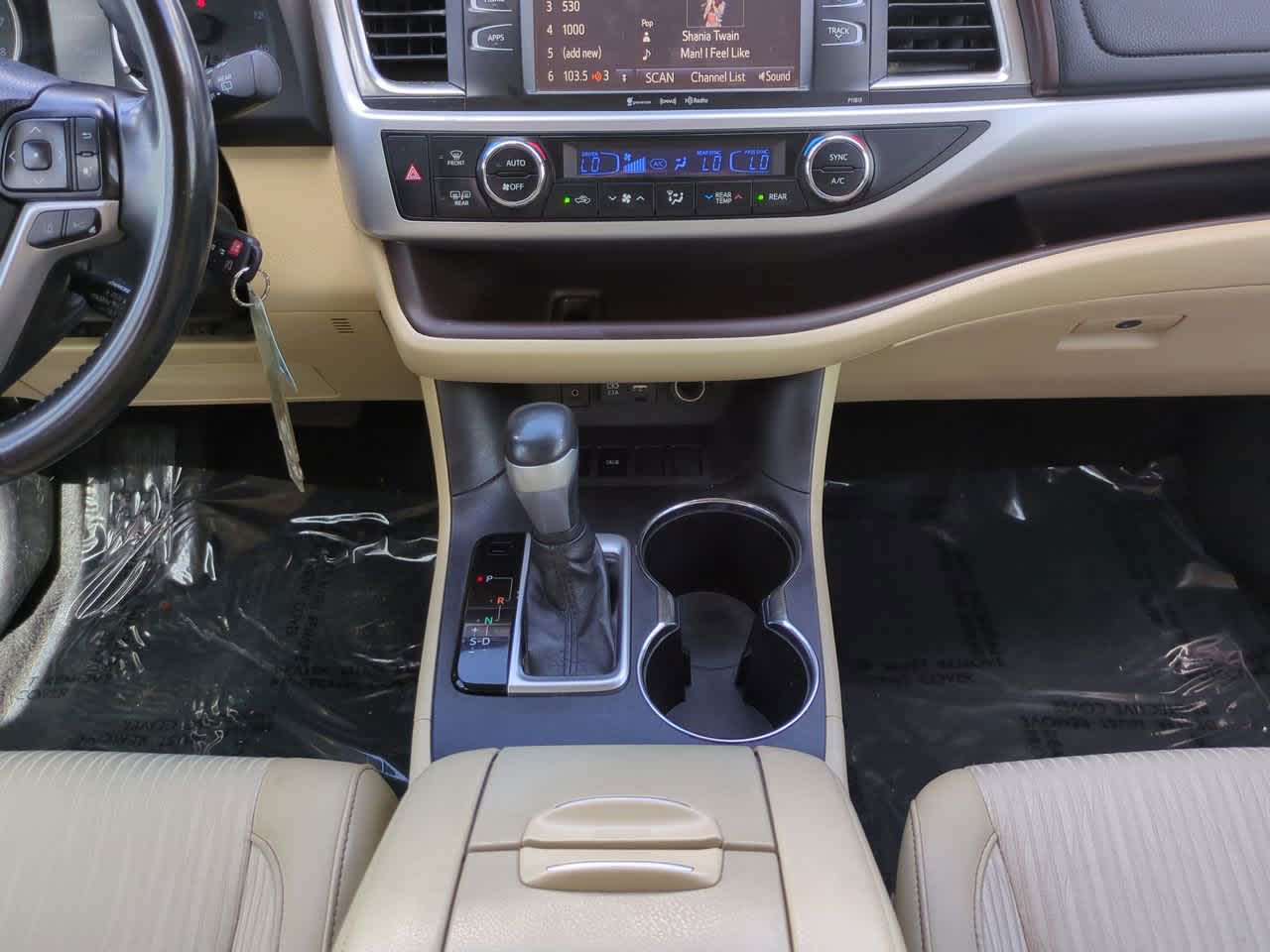 Thumbnail: 2019 Toyota Highlander - 19