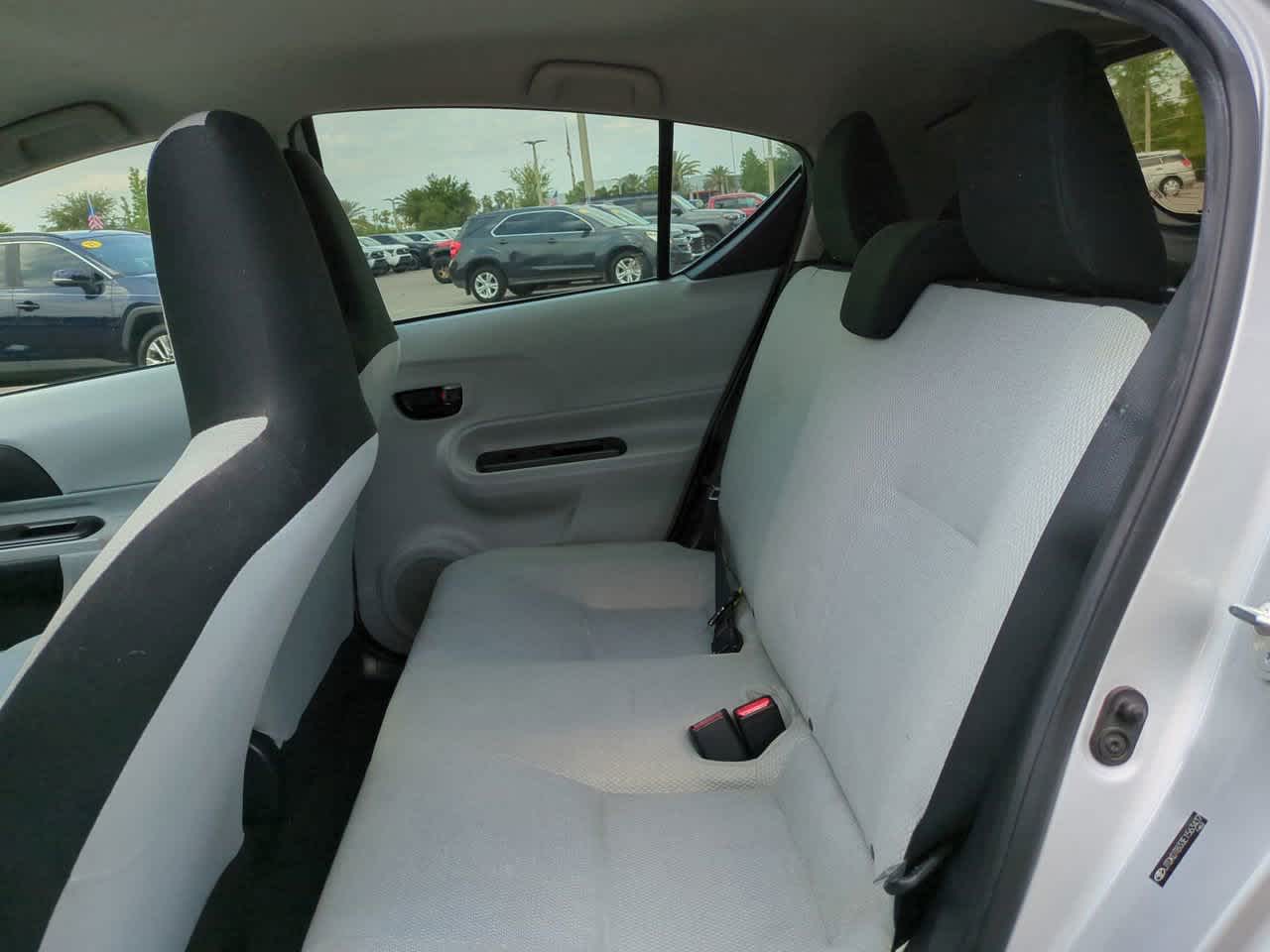 Thumbnail: 2014 Toyota Prius c - 13