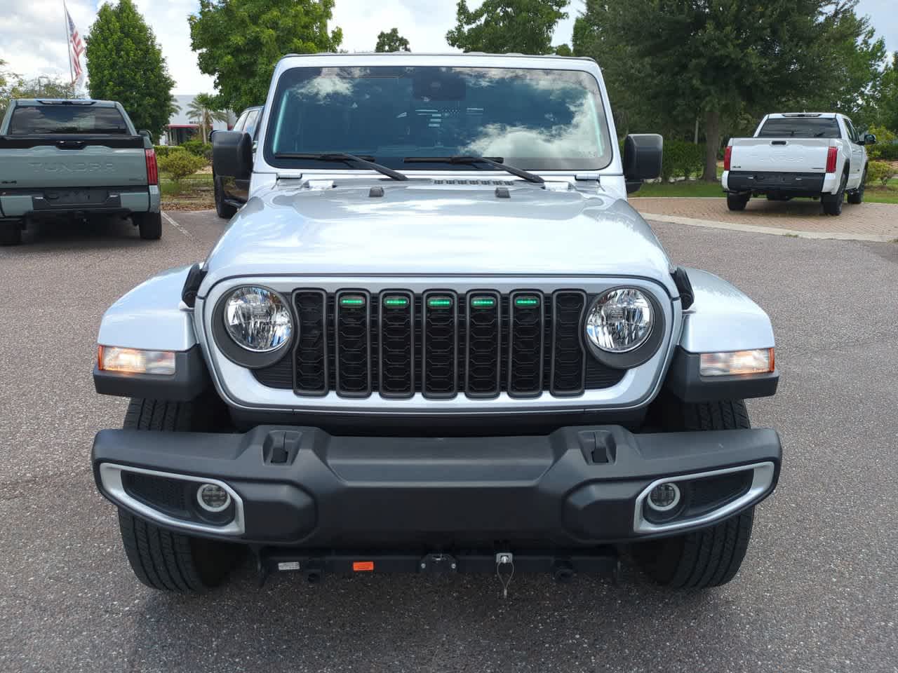 Thumbnail: 2024 Jeep Gladiator - 8