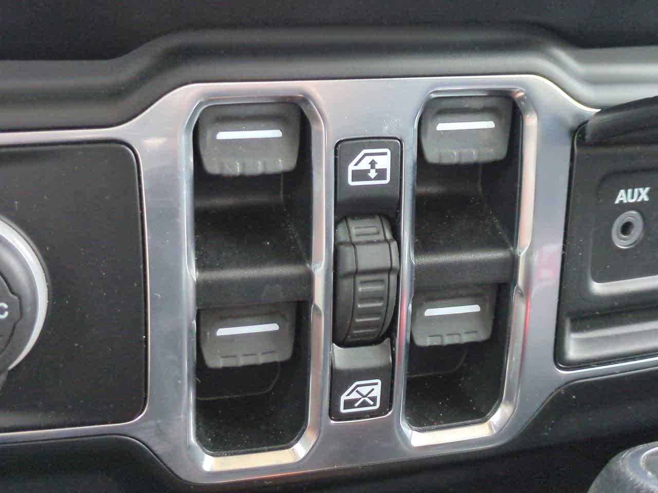 Thumbnail: 2020 Jeep Gladiator - 22