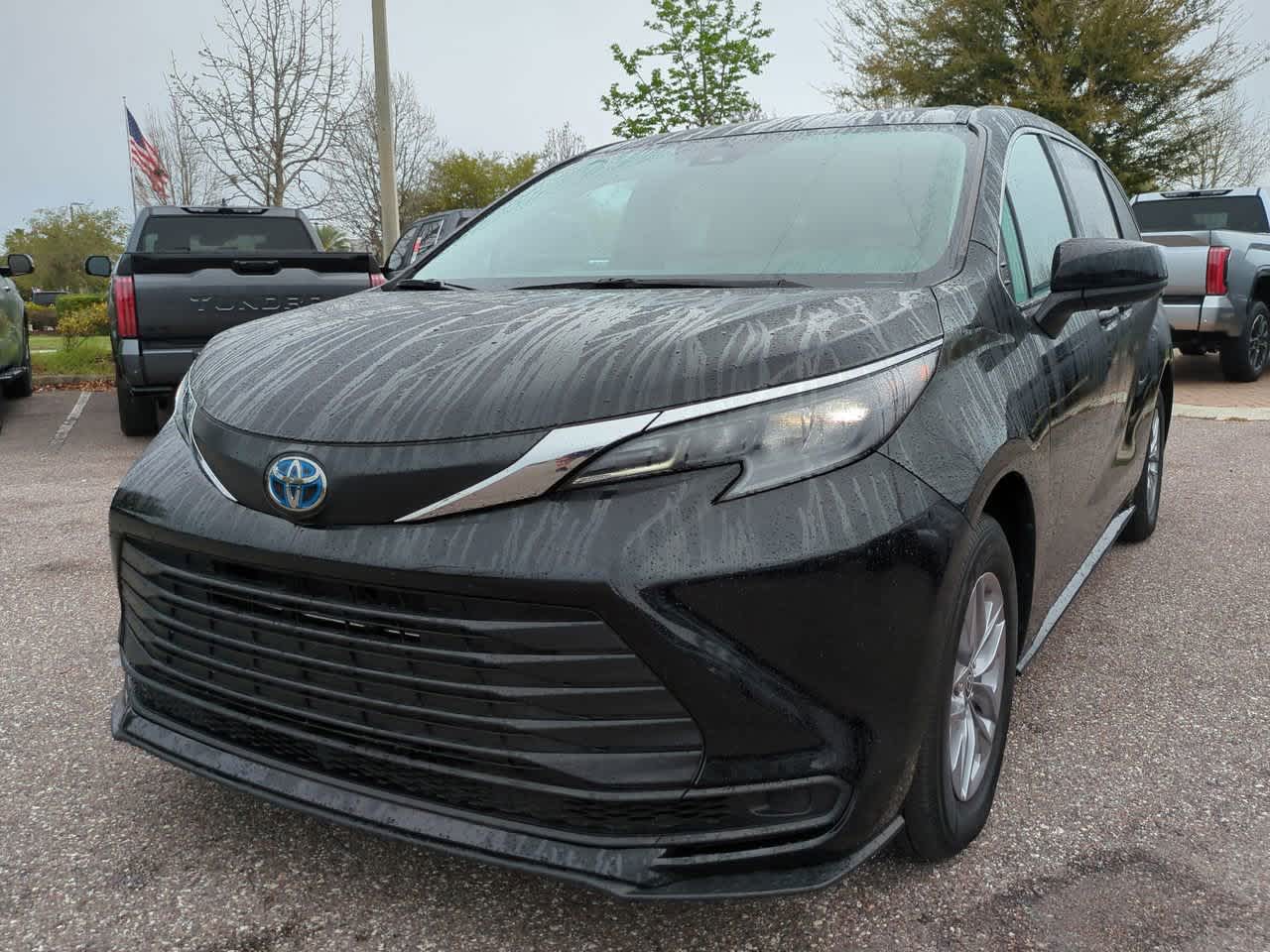 Thumbnail: 2025 Toyota Sienna - 2