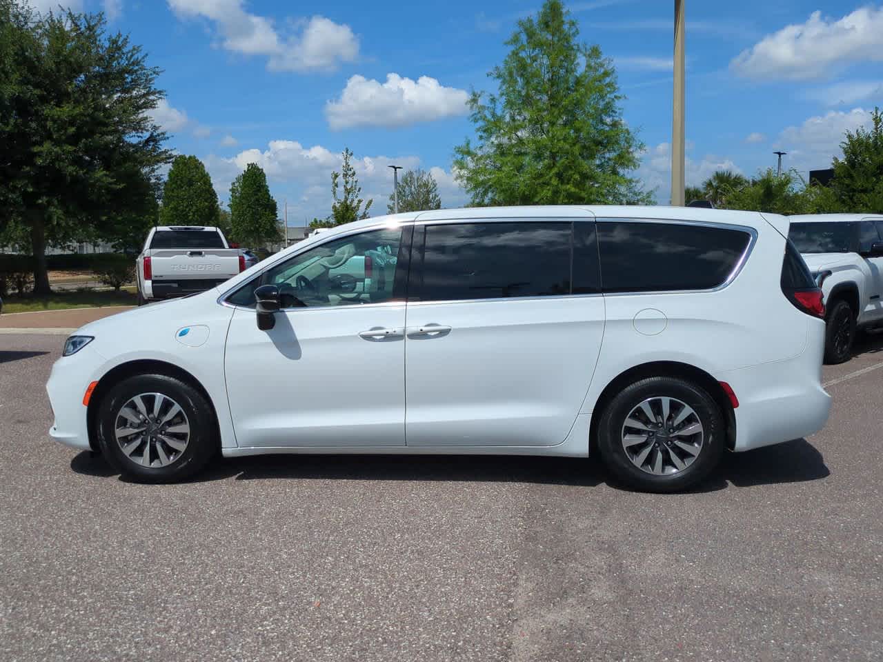 Thumbnail: 2024 Chrysler Pacifica - 3