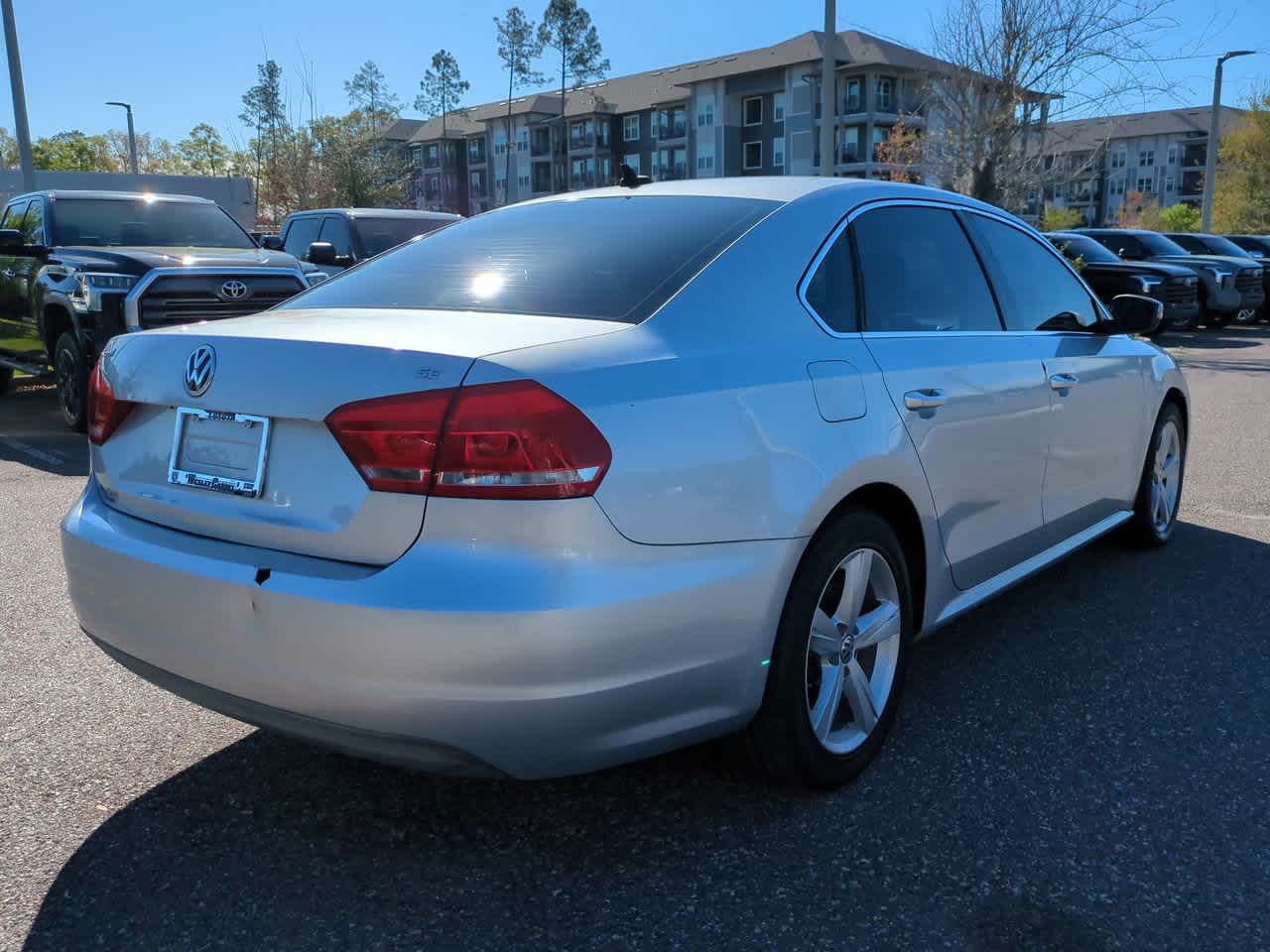 Thumbnail: 2013 Volkswagen Passat - 6