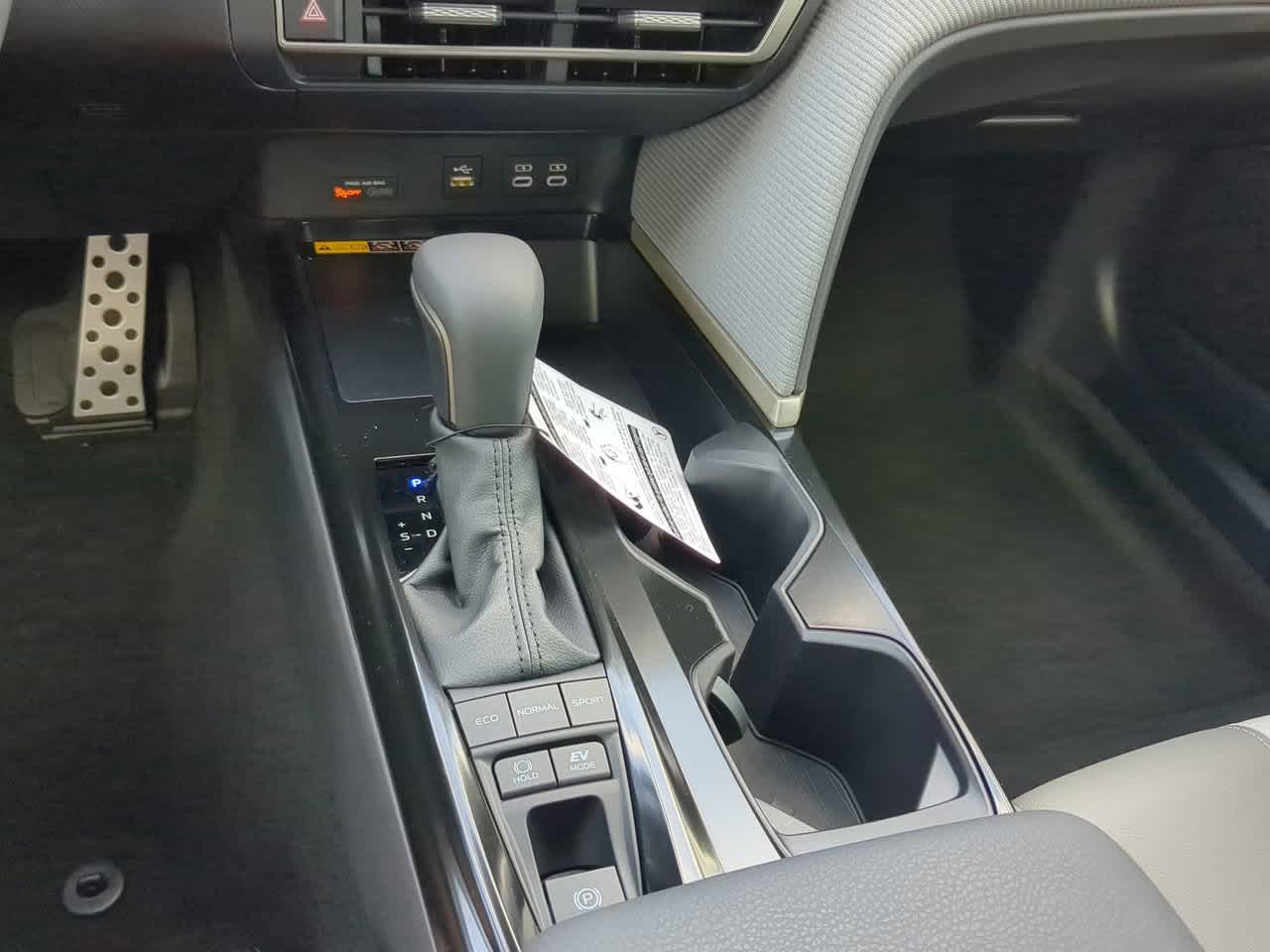 2025 Toyota Camry SE 19