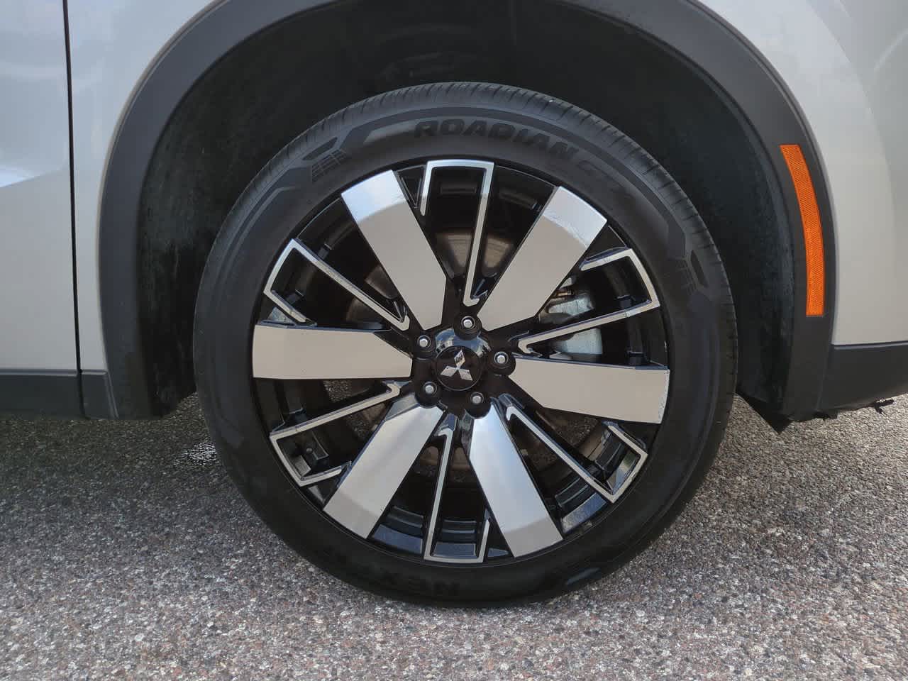 Thumbnail: 2025 Mitsubishi Outlander - 11