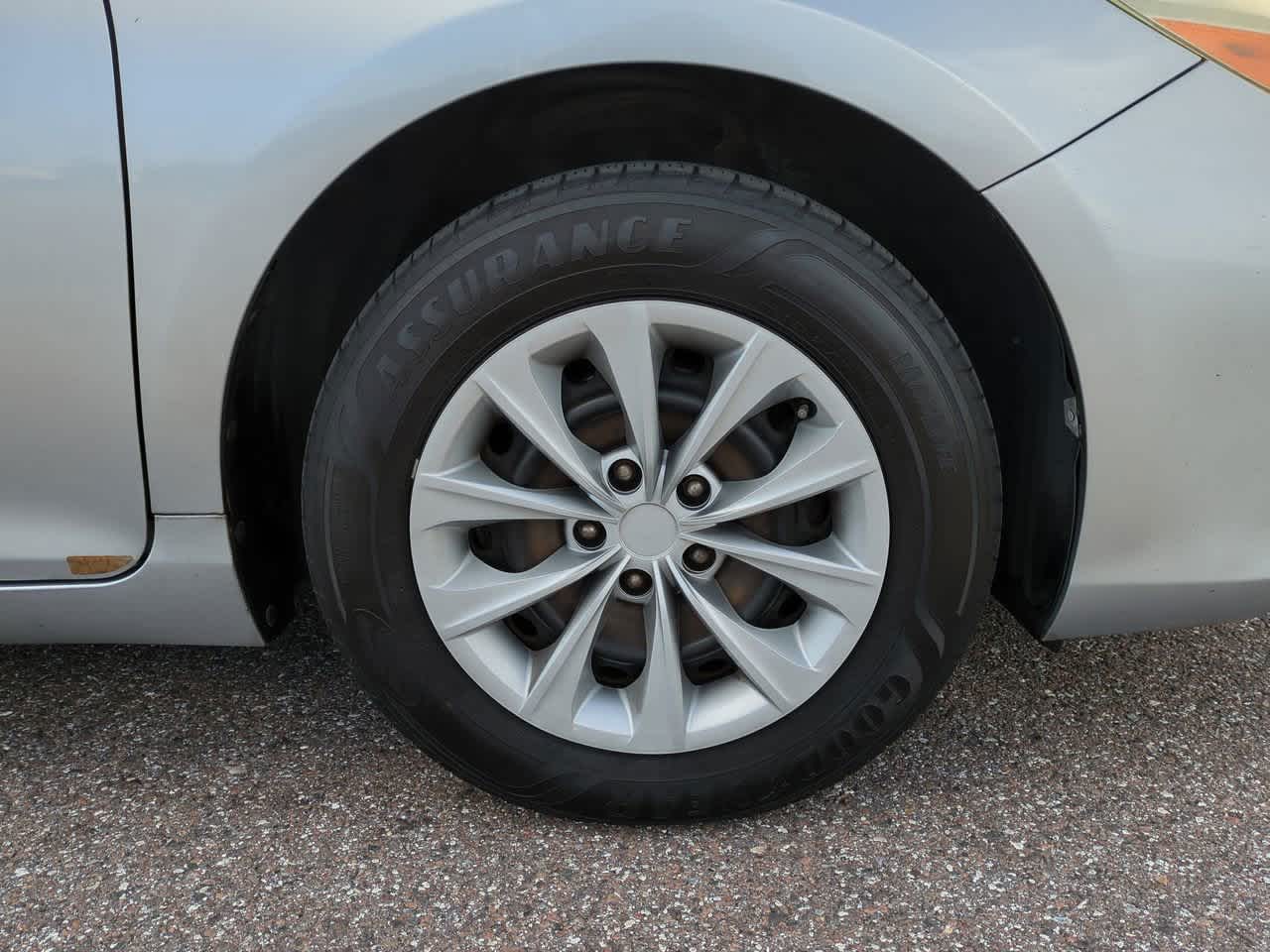 Thumbnail: 2015 Toyota Camry - 11