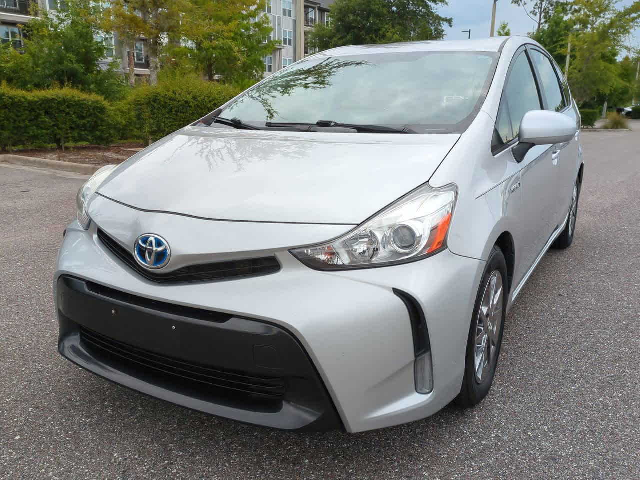 Thumbnail: 2015 Toyota Prius v - 2