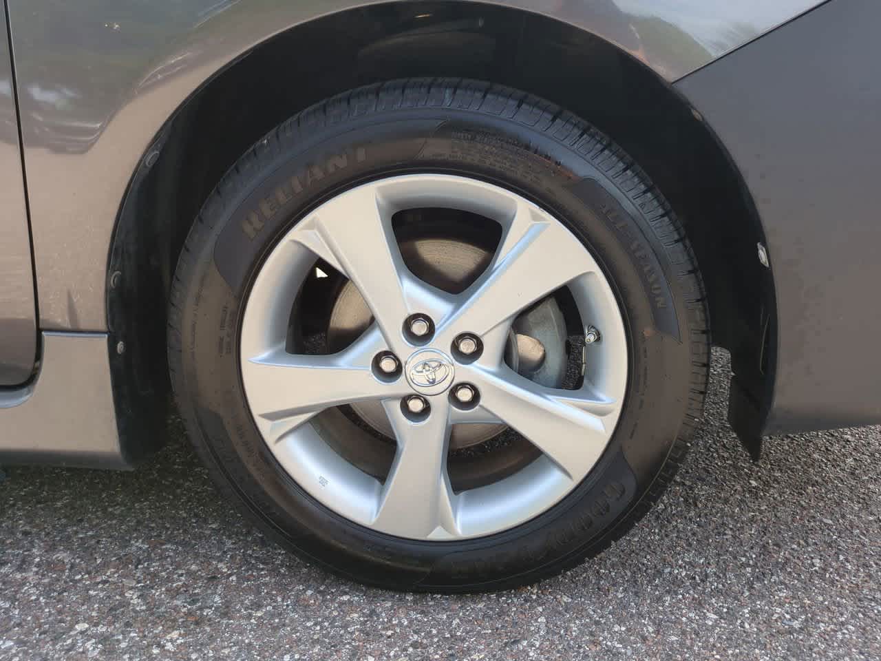 Thumbnail: 2013 Toyota Corolla - 11
