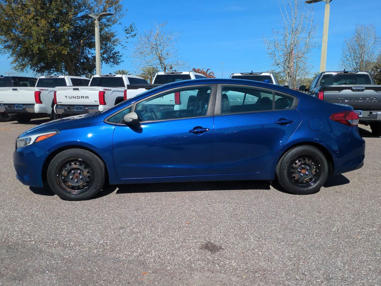 Thumbnail: 2017 Kia Forte - 3