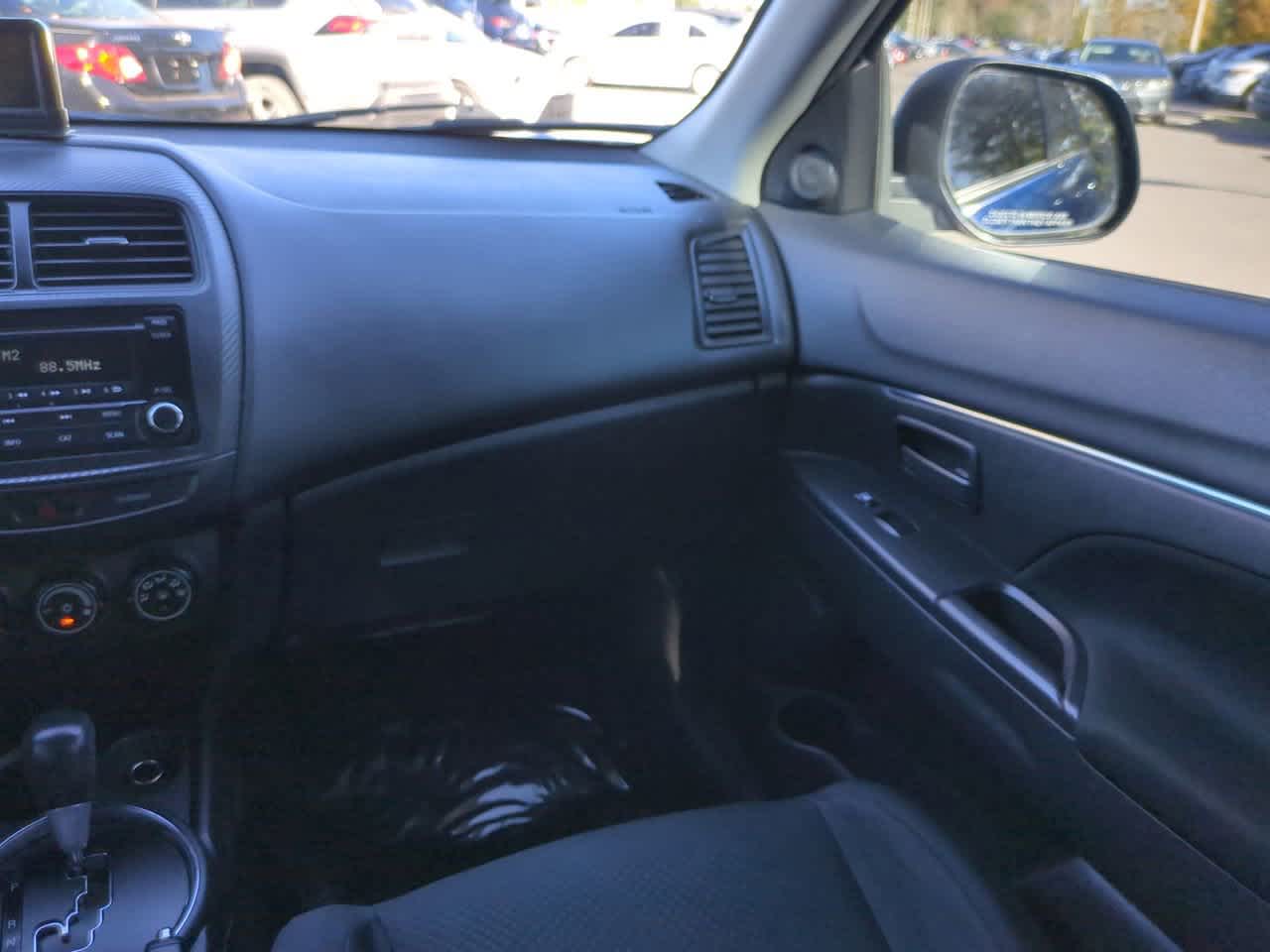 Thumbnail: 2015 Mitsubishi Outlander Sport - 16