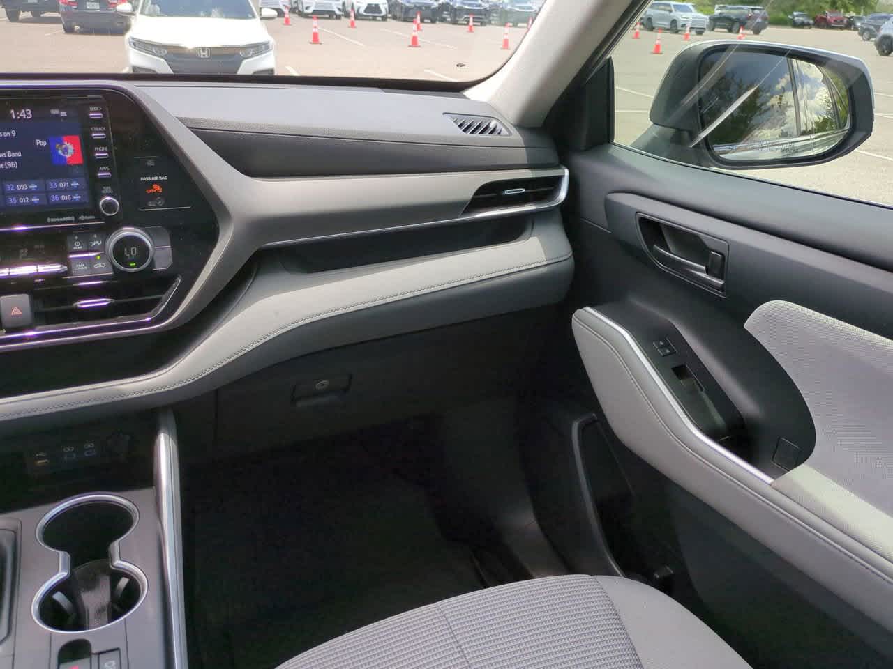 Thumbnail: 2022 Toyota Highlander - 17