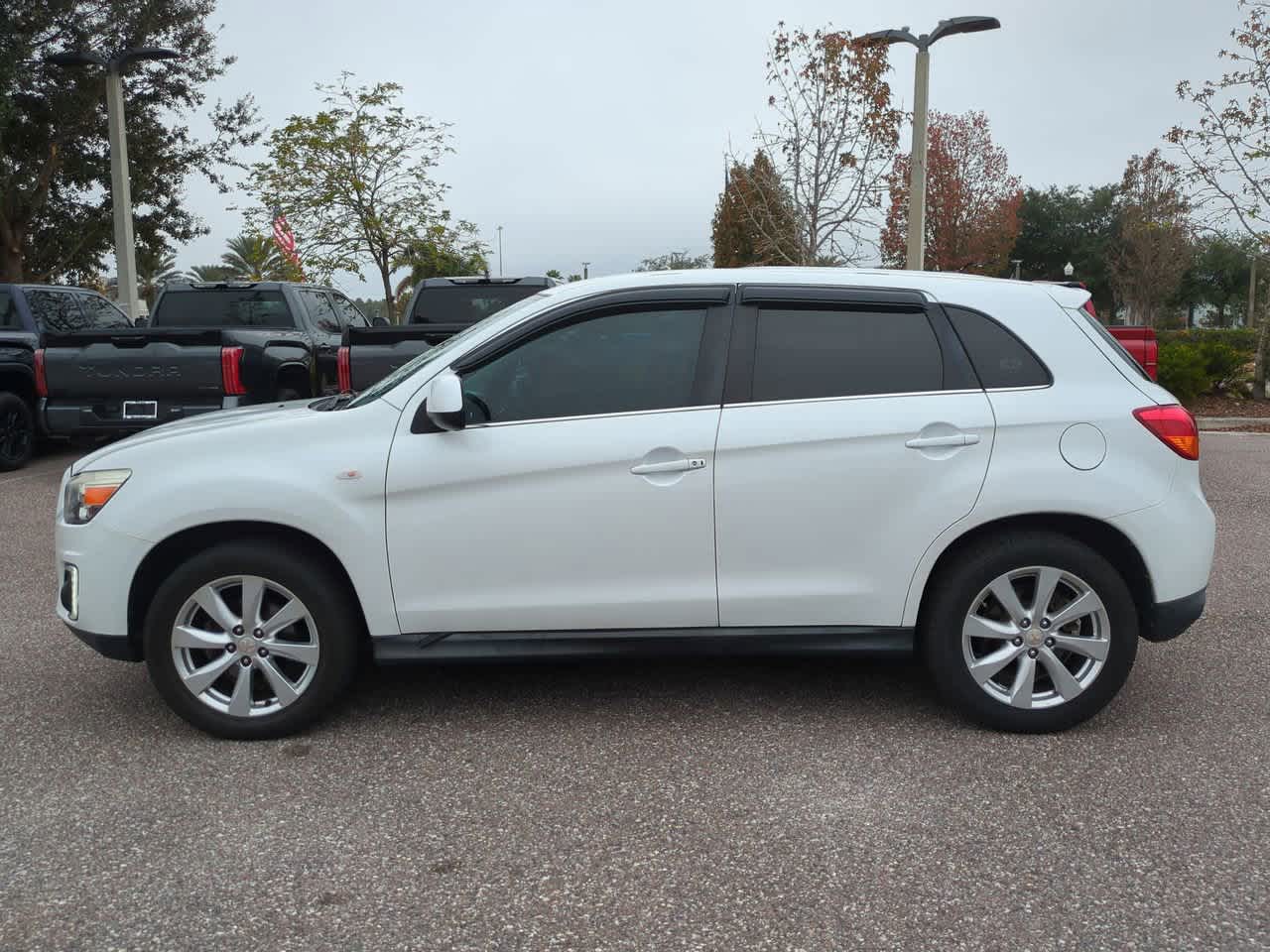 Thumbnail: 2015 Mitsubishi Outlander Sport - 3