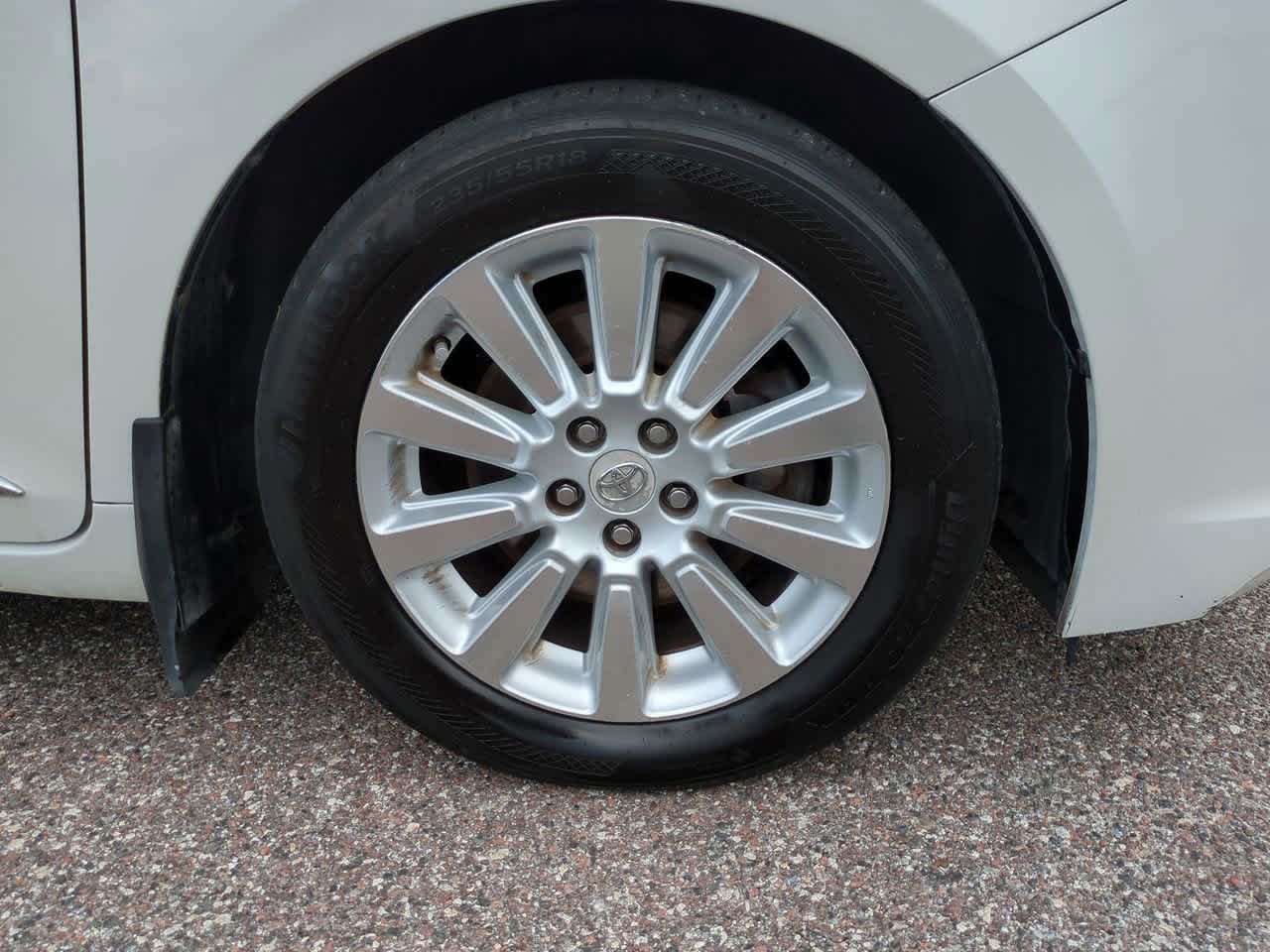 Thumbnail: 2011 Toyota Sienna - 11