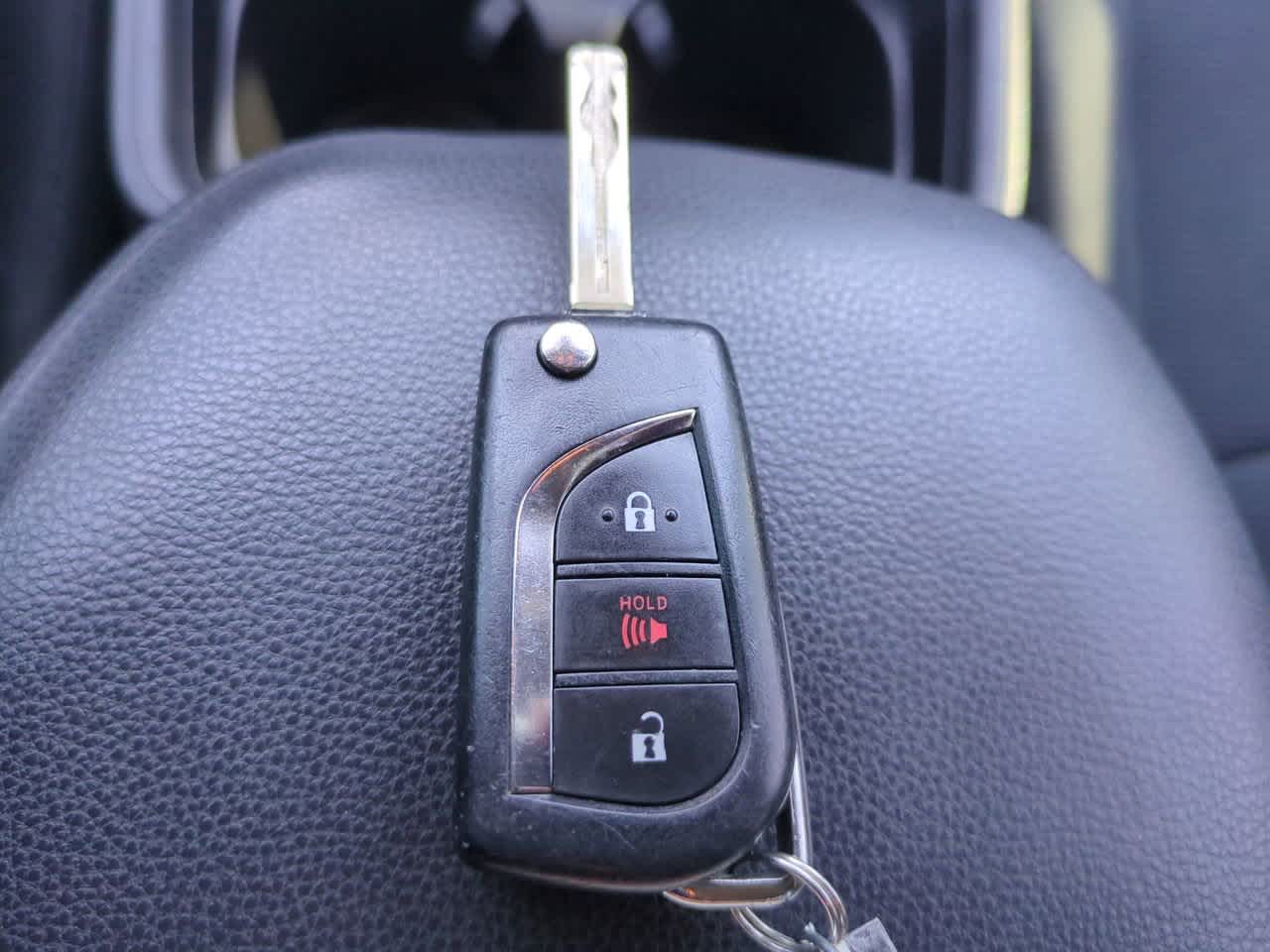 Thumbnail: 2020 Toyota RAV4 - 25