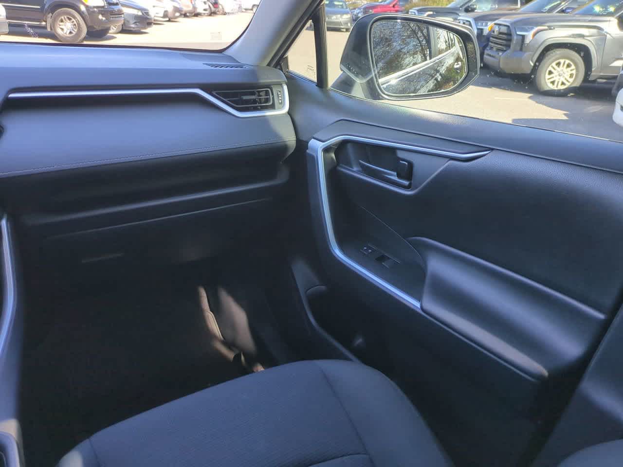 Thumbnail: 2020 Toyota RAV4 - 16