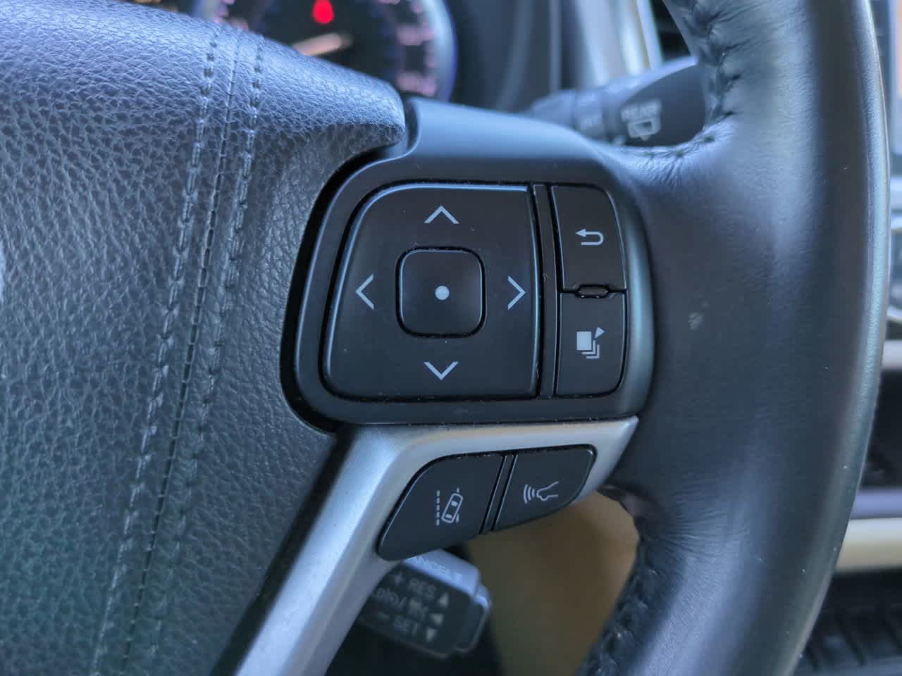 Thumbnail: 2017 Toyota Highlander - 27