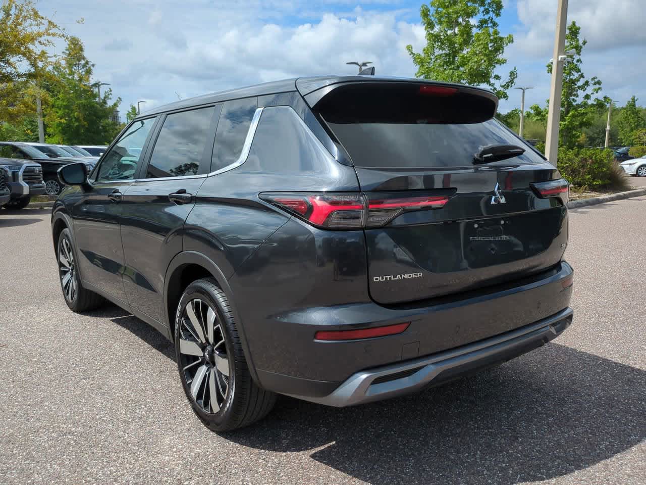 Thumbnail: 2025 Mitsubishi Outlander - 4