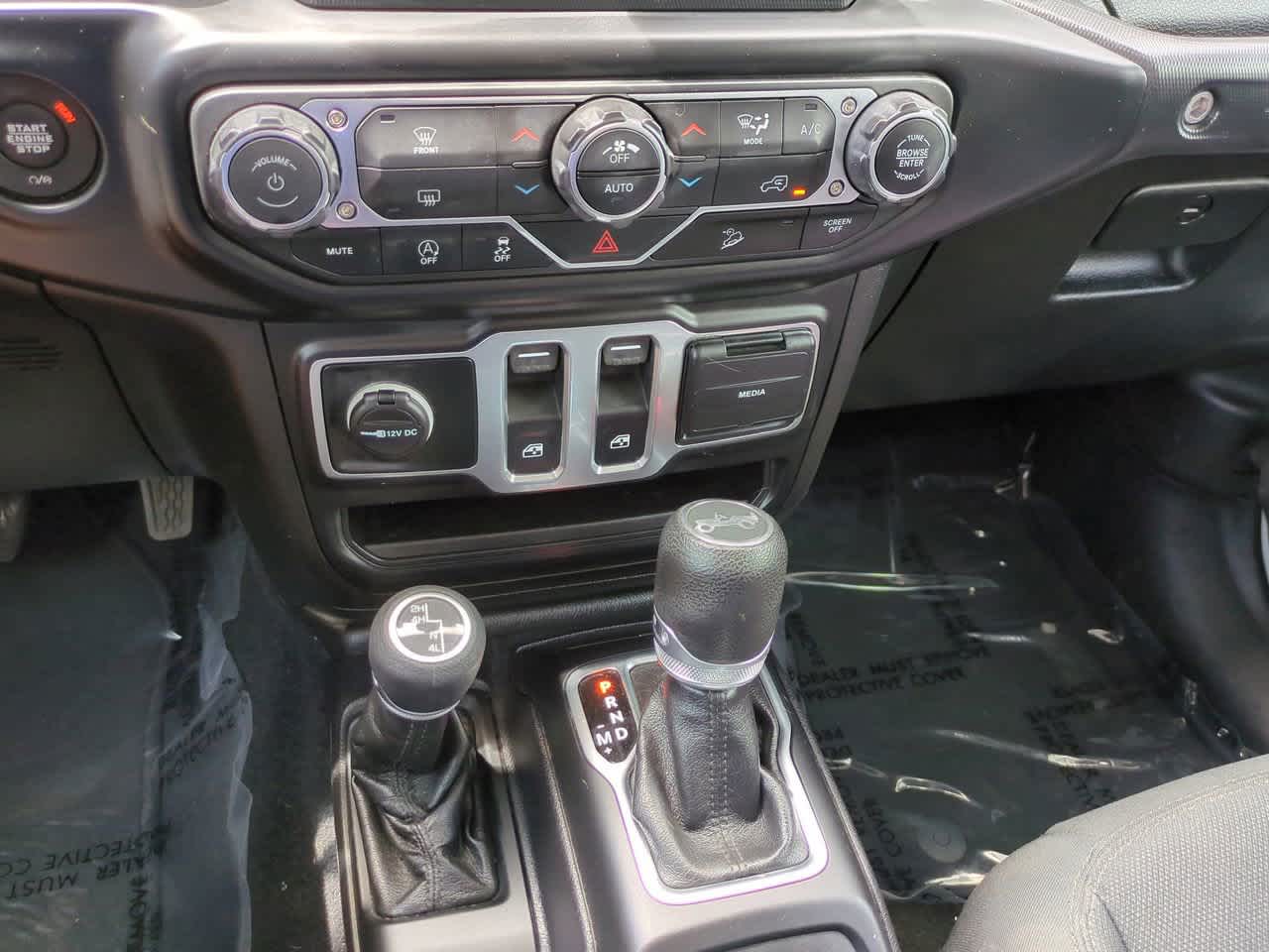 Thumbnail: 2019 Jeep Wrangler - 17