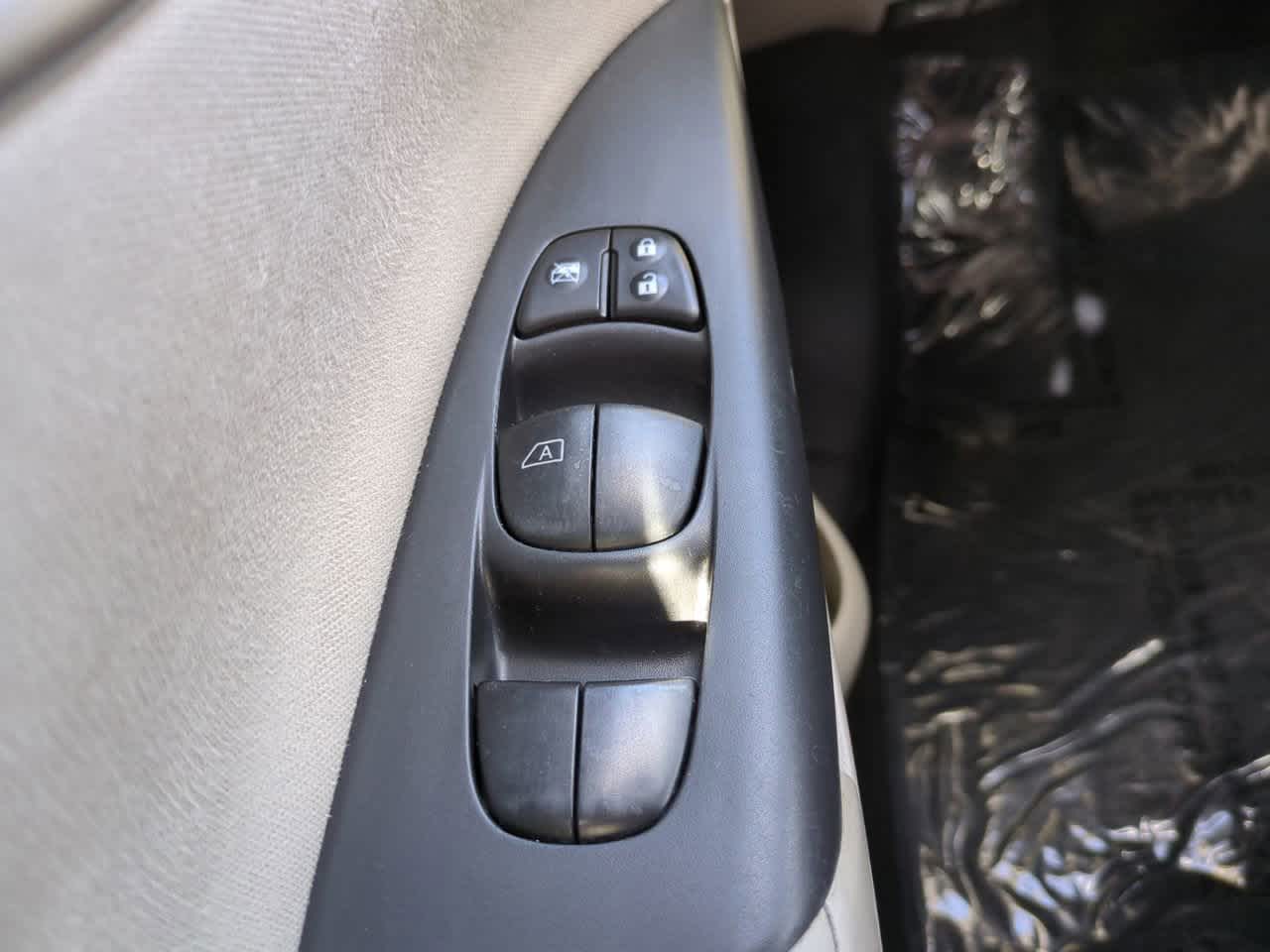 Thumbnail: 2016 Nissan Sentra - 21