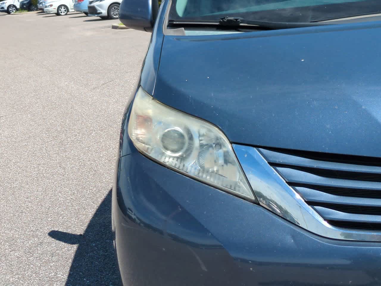 Thumbnail: 2015 Toyota Sienna - 8