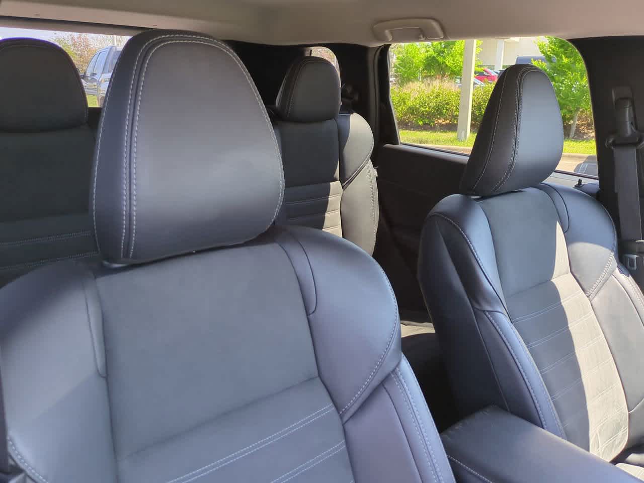 Thumbnail: 2025 Mitsubishi Outlander - 7