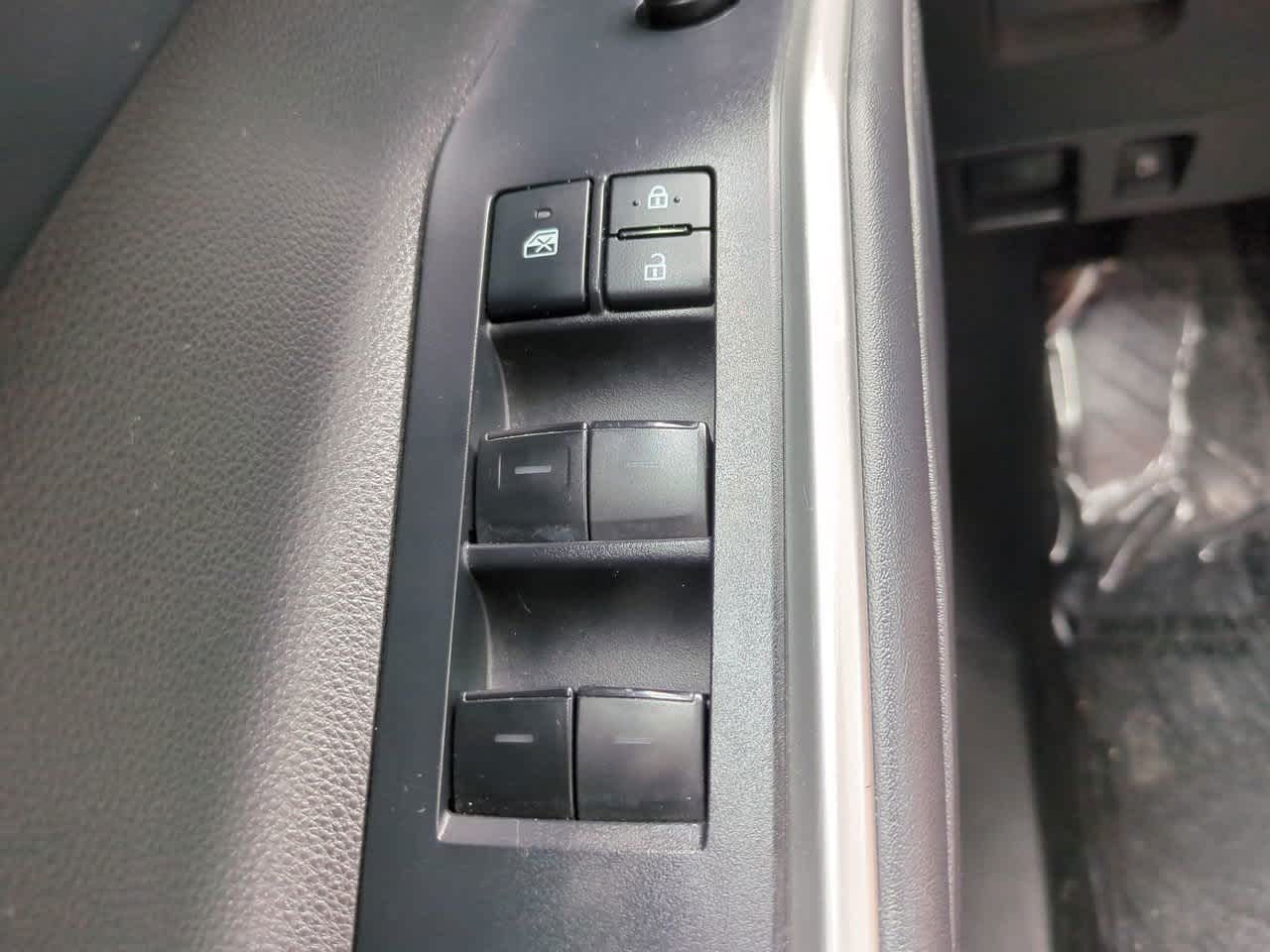 Thumbnail: 2022 Toyota Highlander - 22