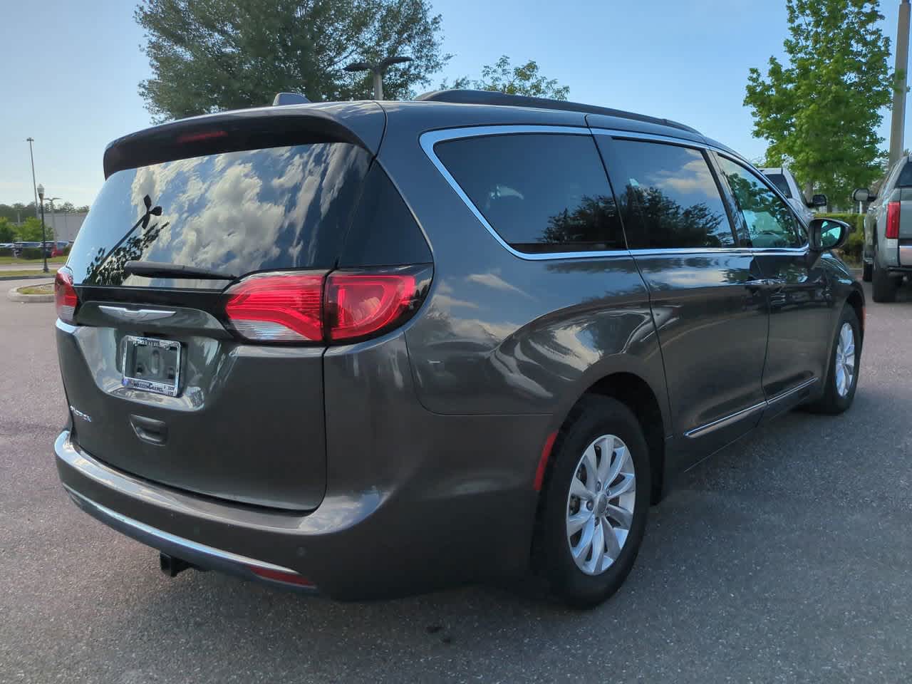 Thumbnail: 2017 Chrysler Pacifica - 6