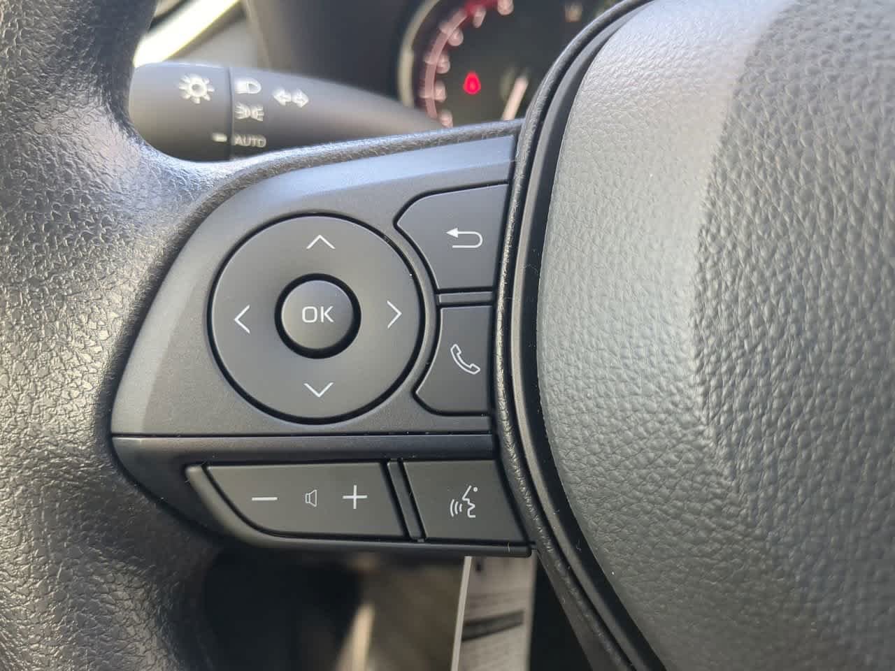 2025 Toyota RAV4 XLE 23