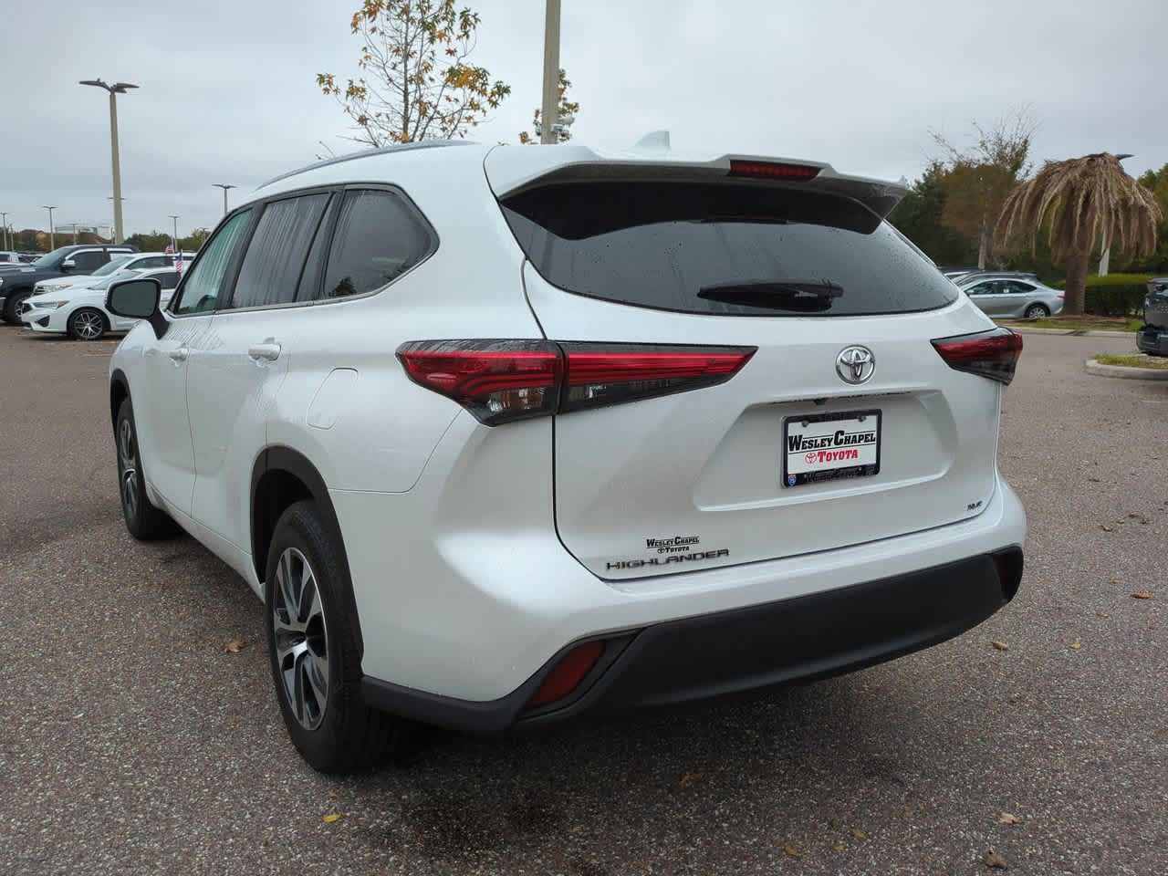 Thumbnail: 2023 Toyota Highlander - 4