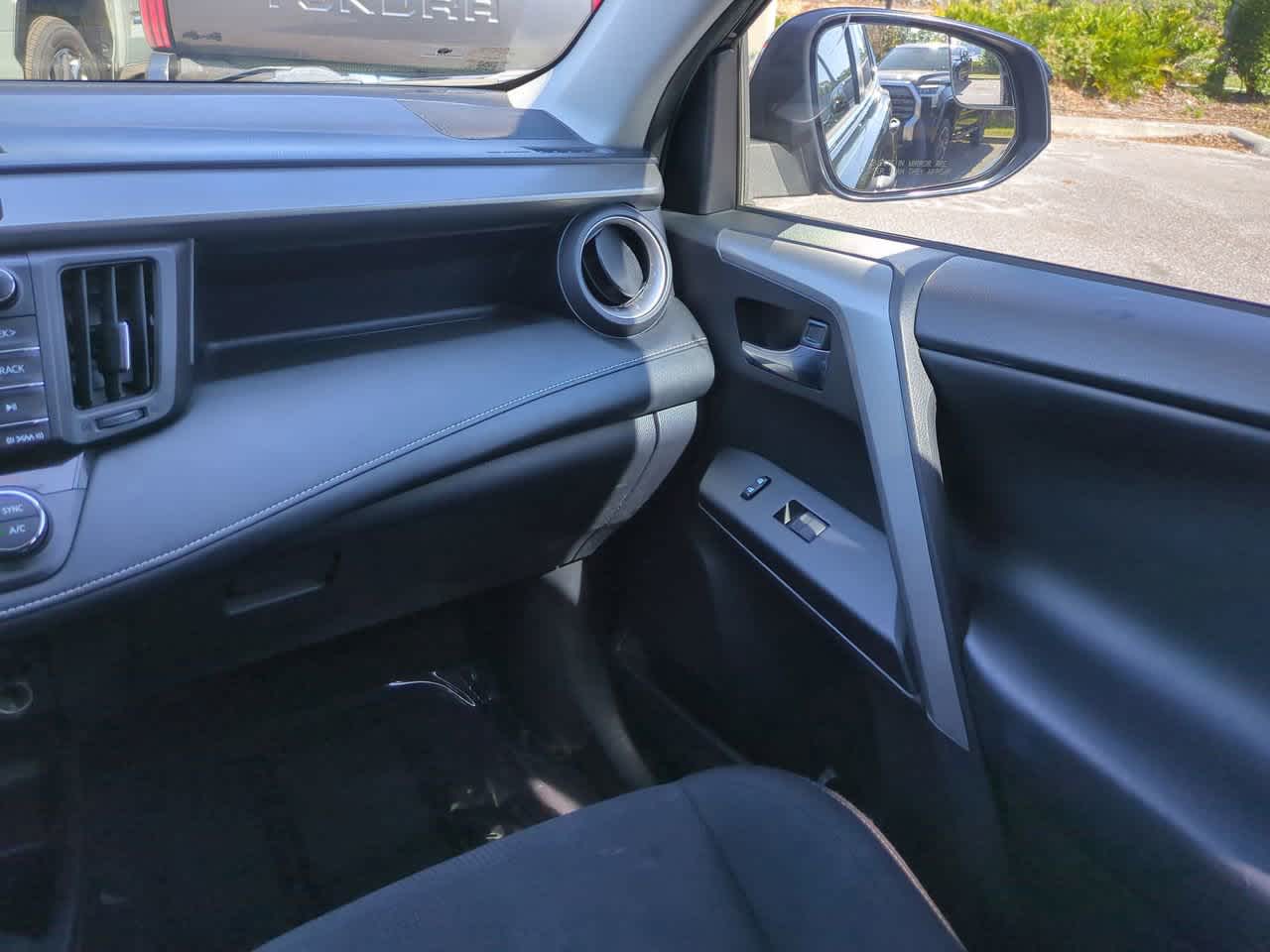 Thumbnail: 2016 Toyota RAV4 - 15