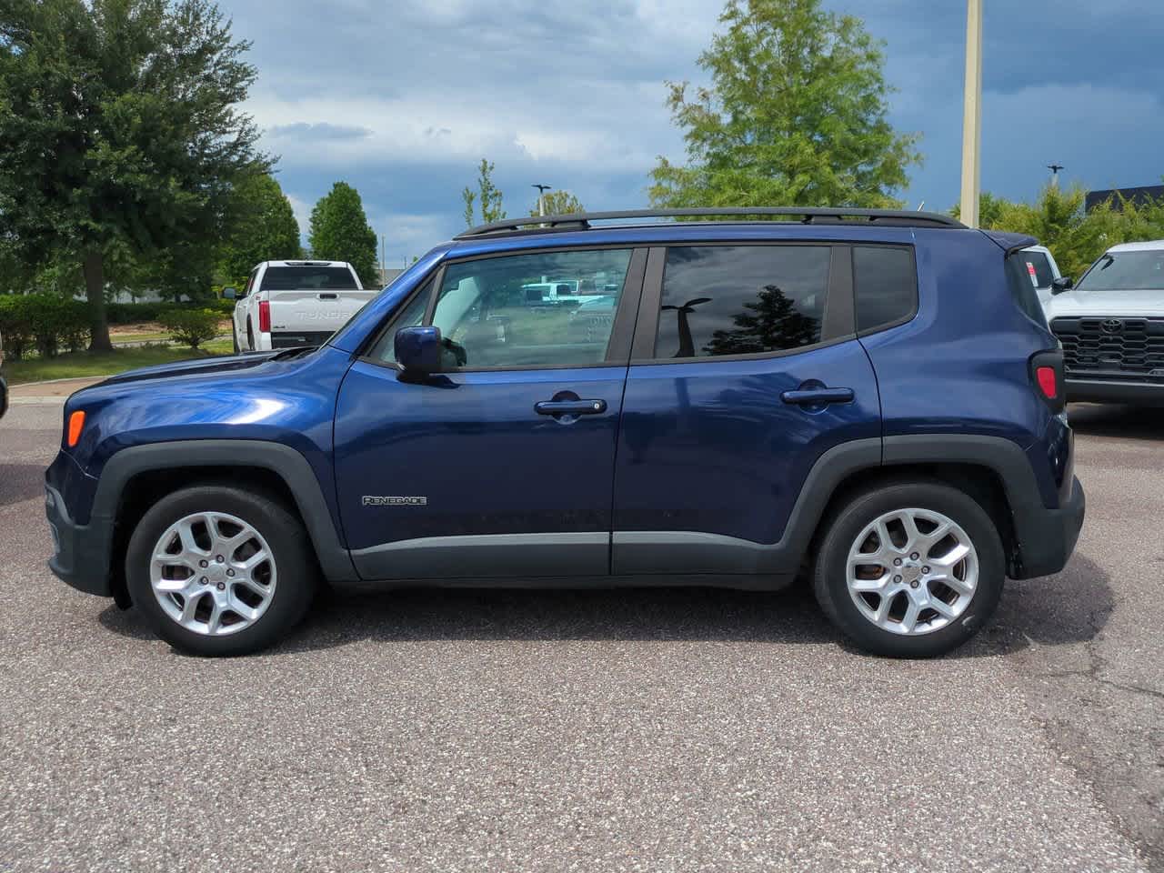 Thumbnail: 2017 Jeep Renegade - 3
