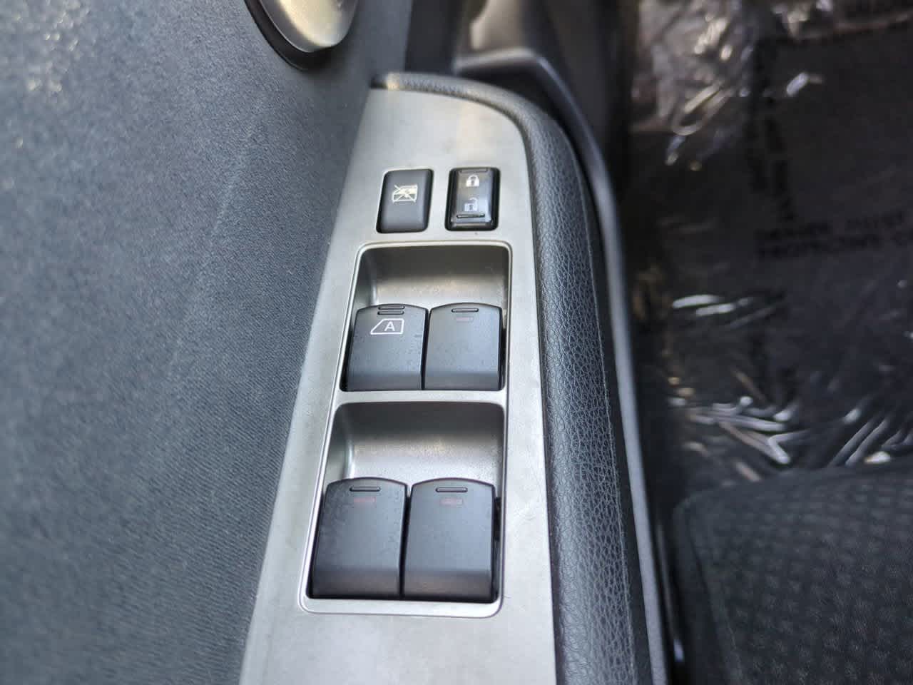 Thumbnail: 2012 Nissan Versa - 20