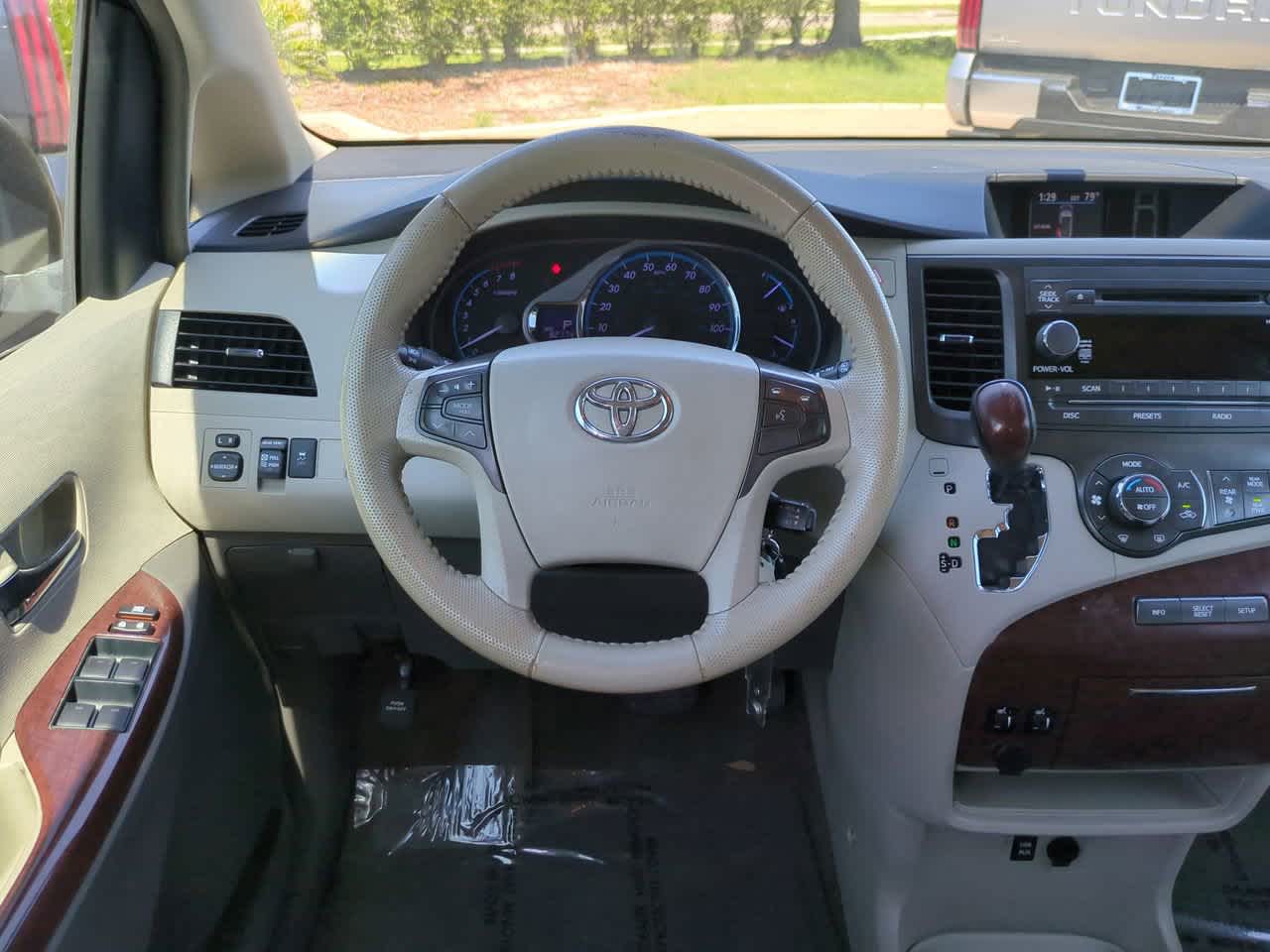 Thumbnail: 2014 Toyota Sienna - 16