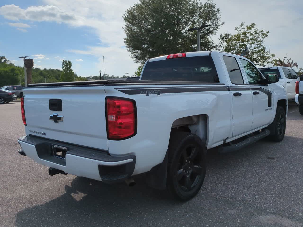 Thumbnail: 2017 Chevrolet Silverado 1500 - 6
