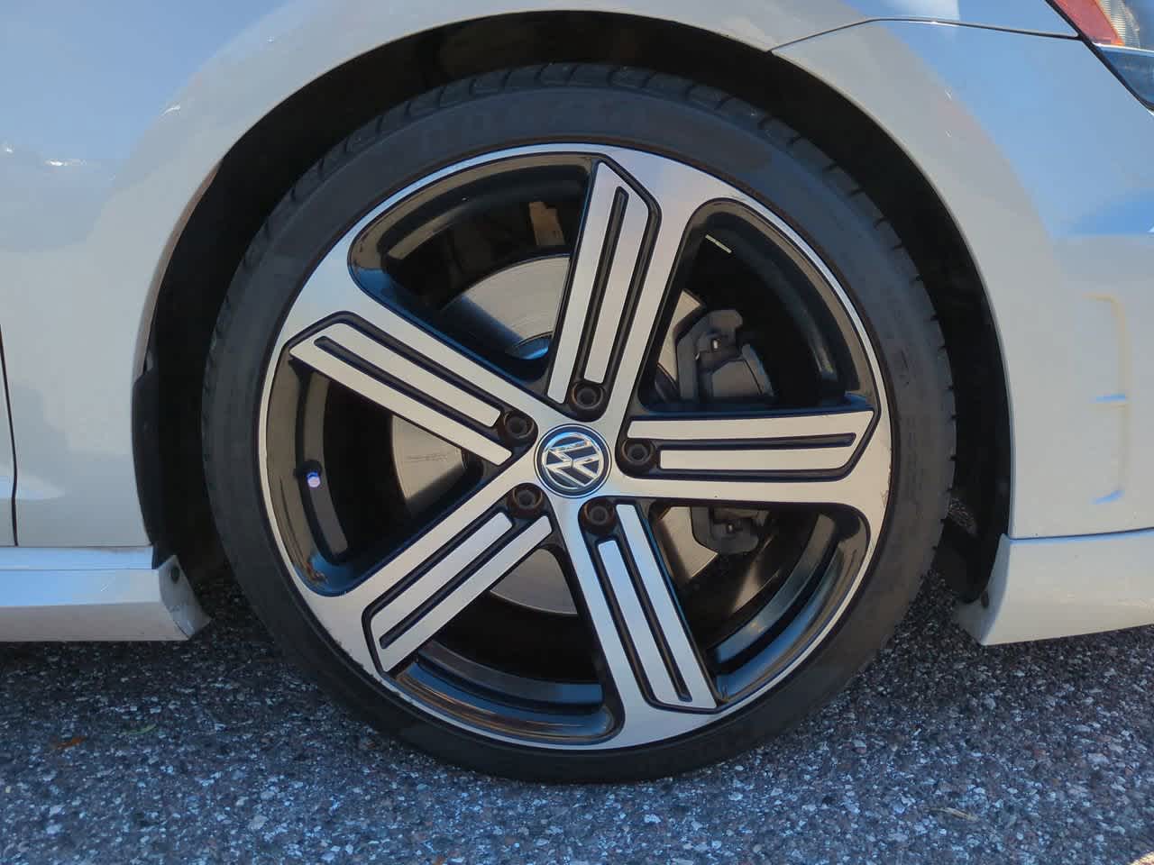 Thumbnail: 2016 Volkswagen Golf - 11