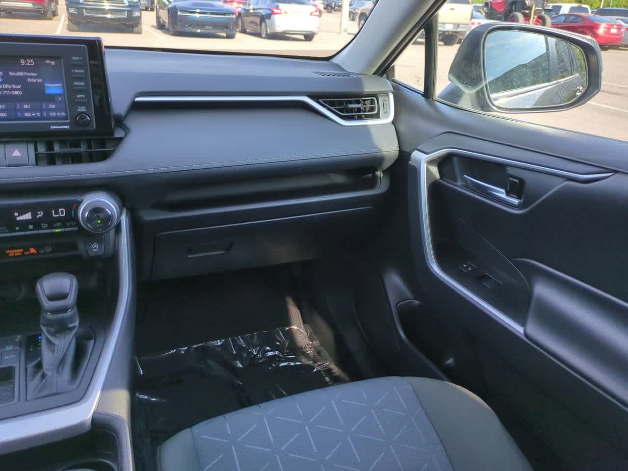 Thumbnail: 2021 Toyota RAV4 - 16