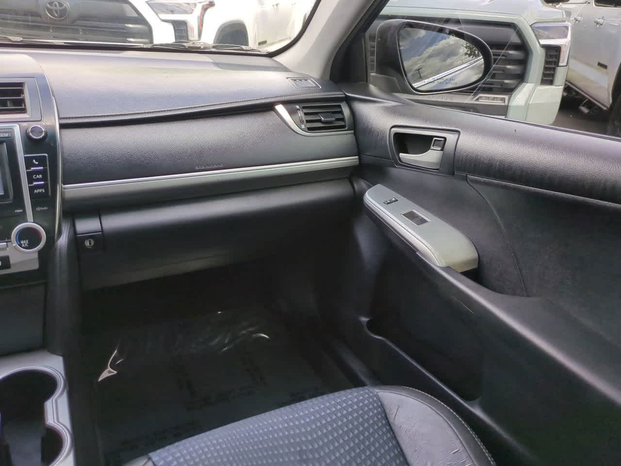 Thumbnail: 2012 Toyota Camry - 16